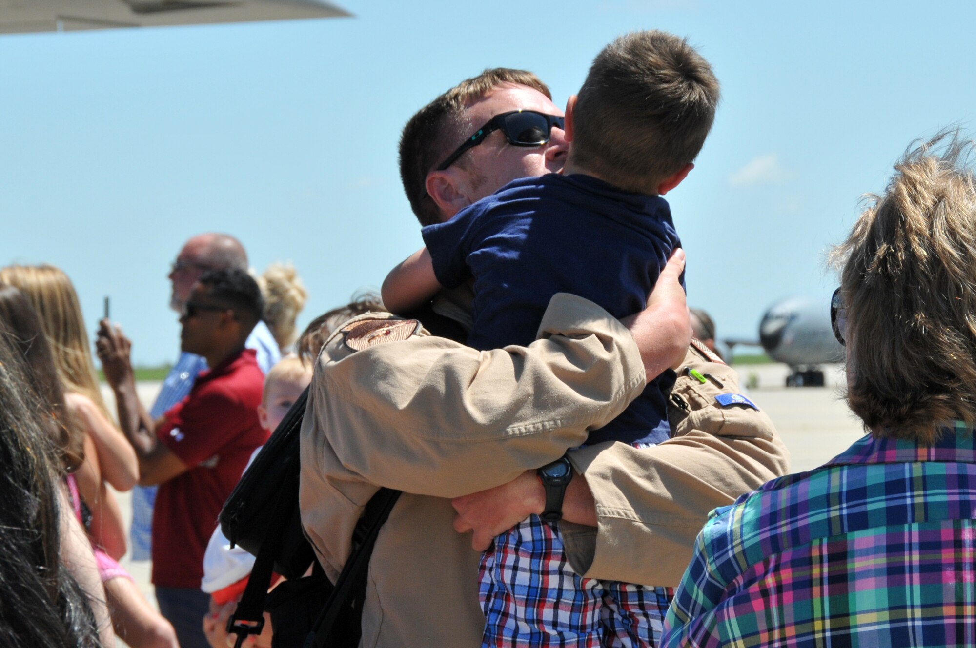 Airmen from the 190th Air Refueling Wing return home from their deployments at Forbes Field, Kansas. Aug. 13, 2016. Their deployments varied from two to three months in Al Udeid Air Base in Doha, Qatar. (U.S. Air Force photo by Senior Airman Emily E. Amyotte/Released) 
