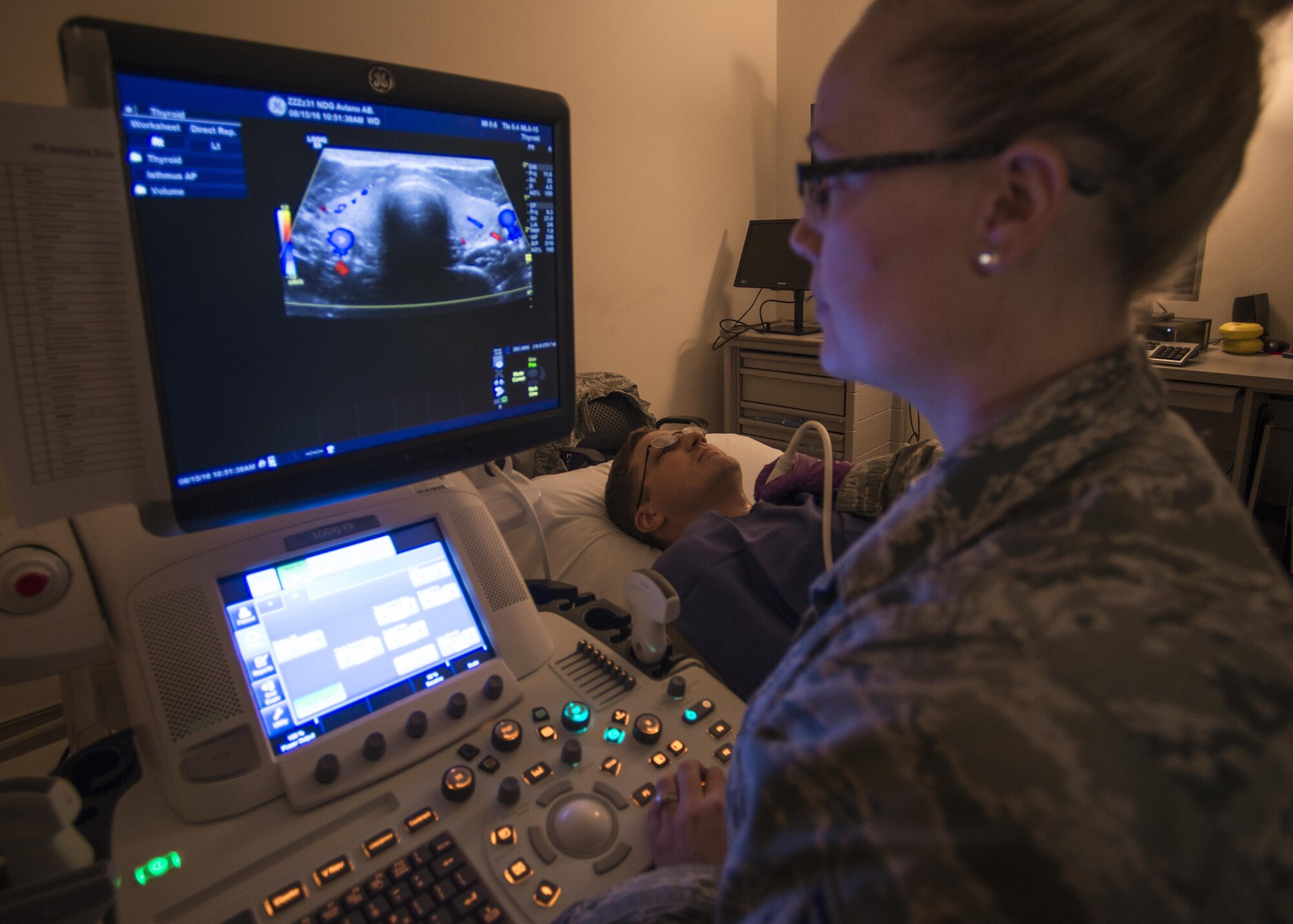 Staff Sgt. Evelyn Baxter, 31st Surgical Operations Squadron ultrasound technician, uses an ultrasound to image a patient’s esophagus Aug. 15, 2016, at Aviano Air Base, Italy. Ultrasound technicians use equipment that sends high-frequency sound waves to check for abnormalities. (U.S. Air Force photo by Airmen 1st Class Cory W. Bush/Released)
