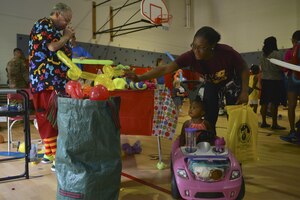U.S. Army National Guard Sgt. Chauntalle Watts picks out a balloon for her daughter Mikalah at the Fort Eustis Community Block Party at Fort Eustis, Va., Aug. 12, 2016. Along with a balloon artist, the party also included a clown, who hosted games involving team work and communication. (U.S. Air Force photo by Staff Sgt. Natasha Stannard)