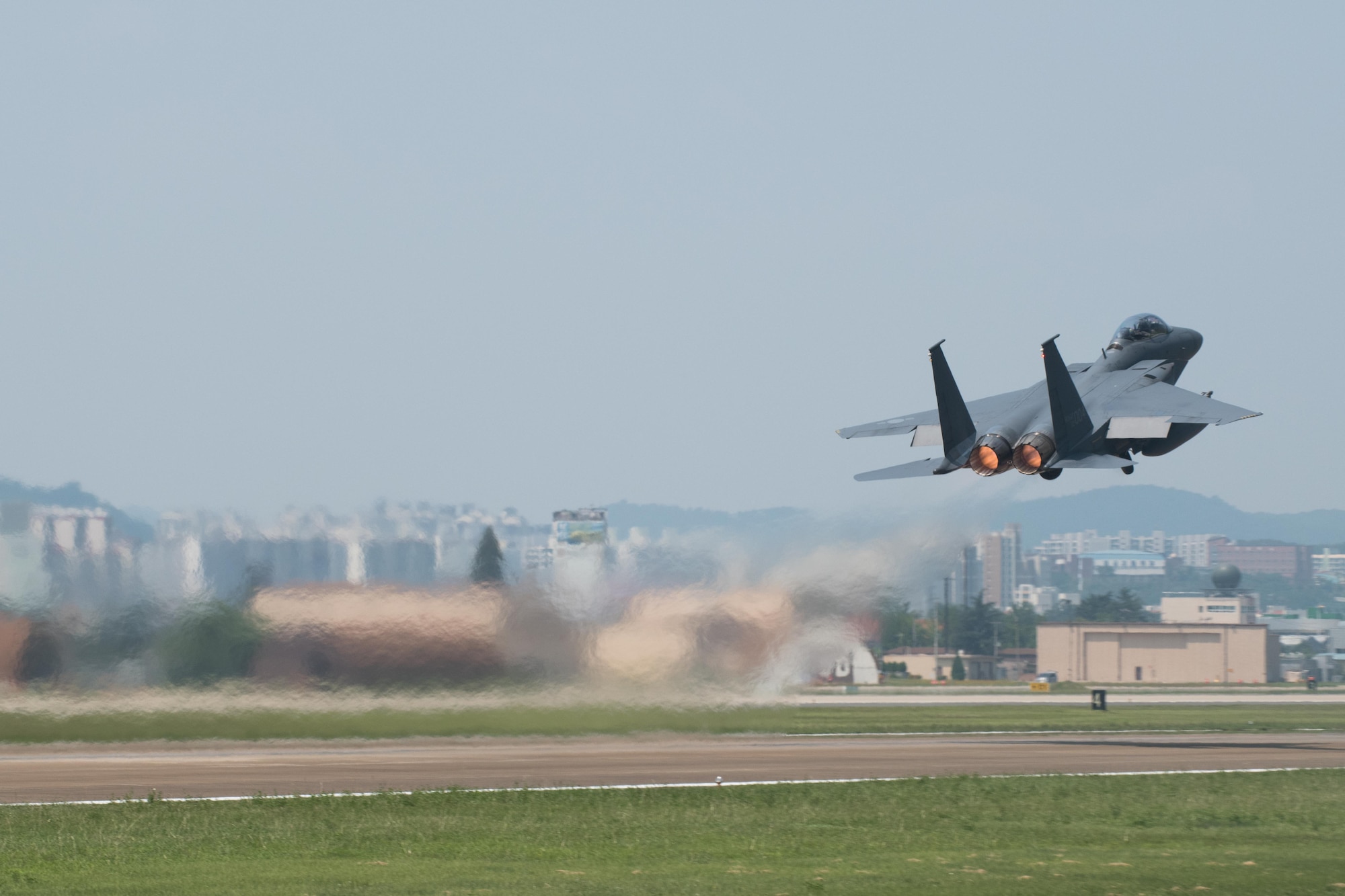 An F-15K Slam Eagle from the Republic of Korea air force’s 11th Fighter Wing takes off for Daegu’s airspace during Buddy Wing 16-7 at Daegu Air Base, ROK, Aug. 12, 2016. Buddy Wing is designed to introduce and review tactics, exchange ideas and improve the interoperability between U.S. and ROK air force pilots, maintainers and support personnel. (U.S. Air Force photo by Senior Airman Dillian Bamman)