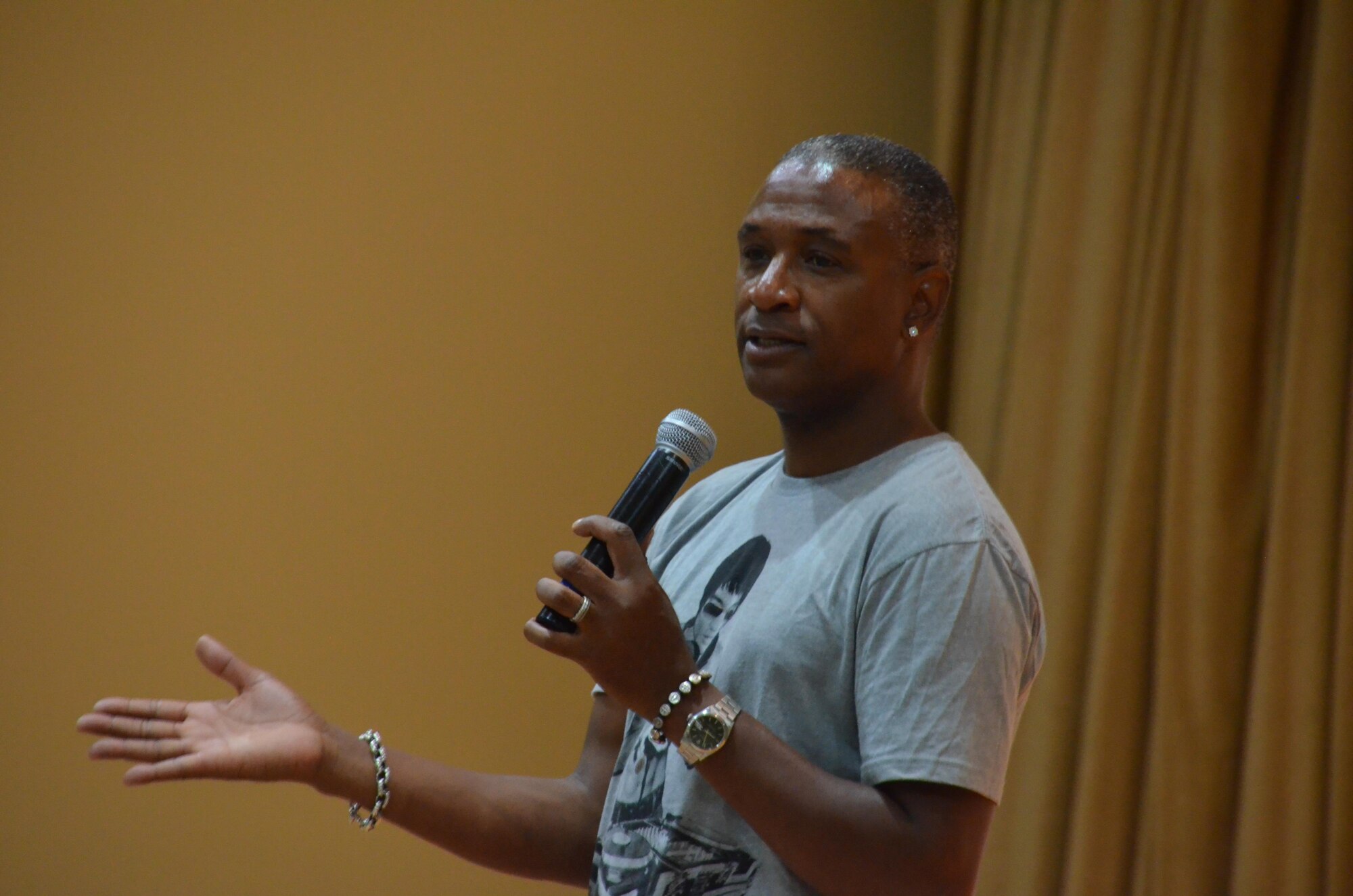 Comedian Tommy Davidson provides his humorous perspectives on shopping, 24-hour television, and more, during his performance at the Rock Theater, Aug. 13. (US Air Force photo/Master Sgt. Andrew Biscoe)