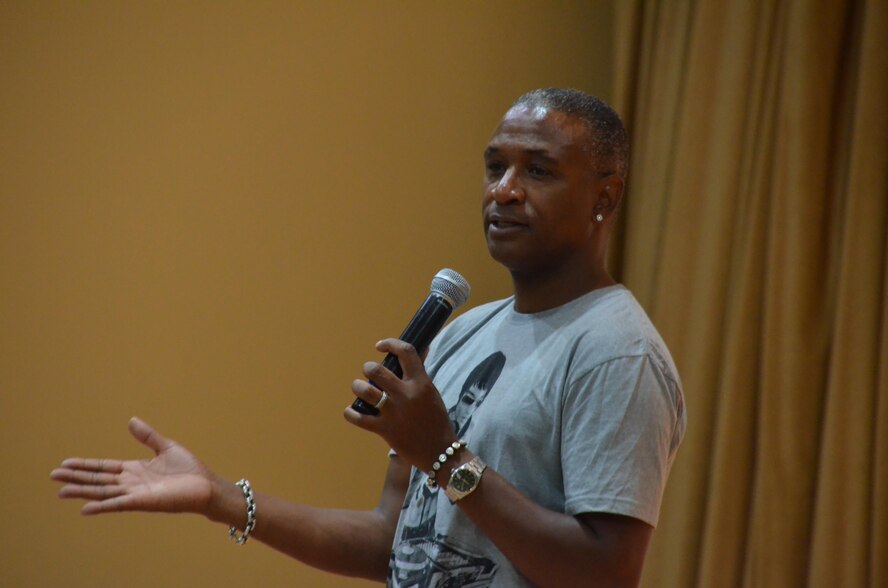 Comedian Tommy Davidson provides his humorous perspectives on shopping, 24-hour television, and more, during his performance at the Rock Theater, Aug. 13. (US Air Force photo/Master Sgt. Andrew Biscoe)