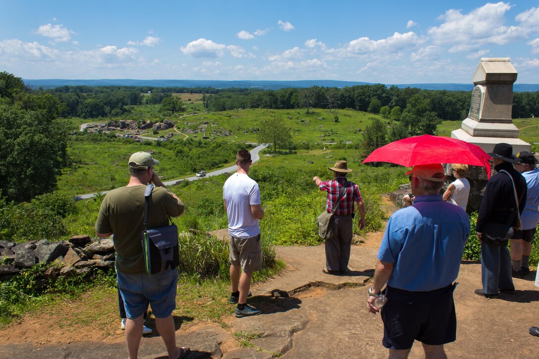 Guest historian Mike Priest details battlefield movements and the position of Union forces from Little Roundtop at Gettysburg National Battlefield. 