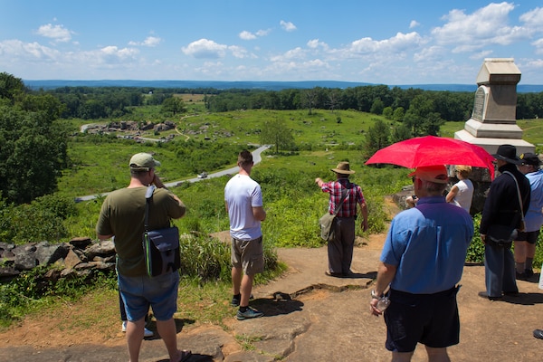 Guest historian Mike Priest details battlefield movements and the position of Union forces from Little Roundtop at Gettysburg National Battlefield. 