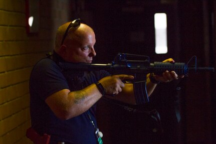 A U.S. Army reserve agent practices clearing a corner as part of responding to an active shooter training during Guardian Shield, 1 Aug., 2016. Agents from Criminal Investigation Commands across the United States, belonging to the 200th Military Police Command, gathered in Charleston, South Carolina, July 24 to Aug. 5, for Guardian Shield, 2016. Guardian Shield is a two-week training that certifies agents in various courses such as crime and intelligence analysis, drug suppression and domestic violence intervention.