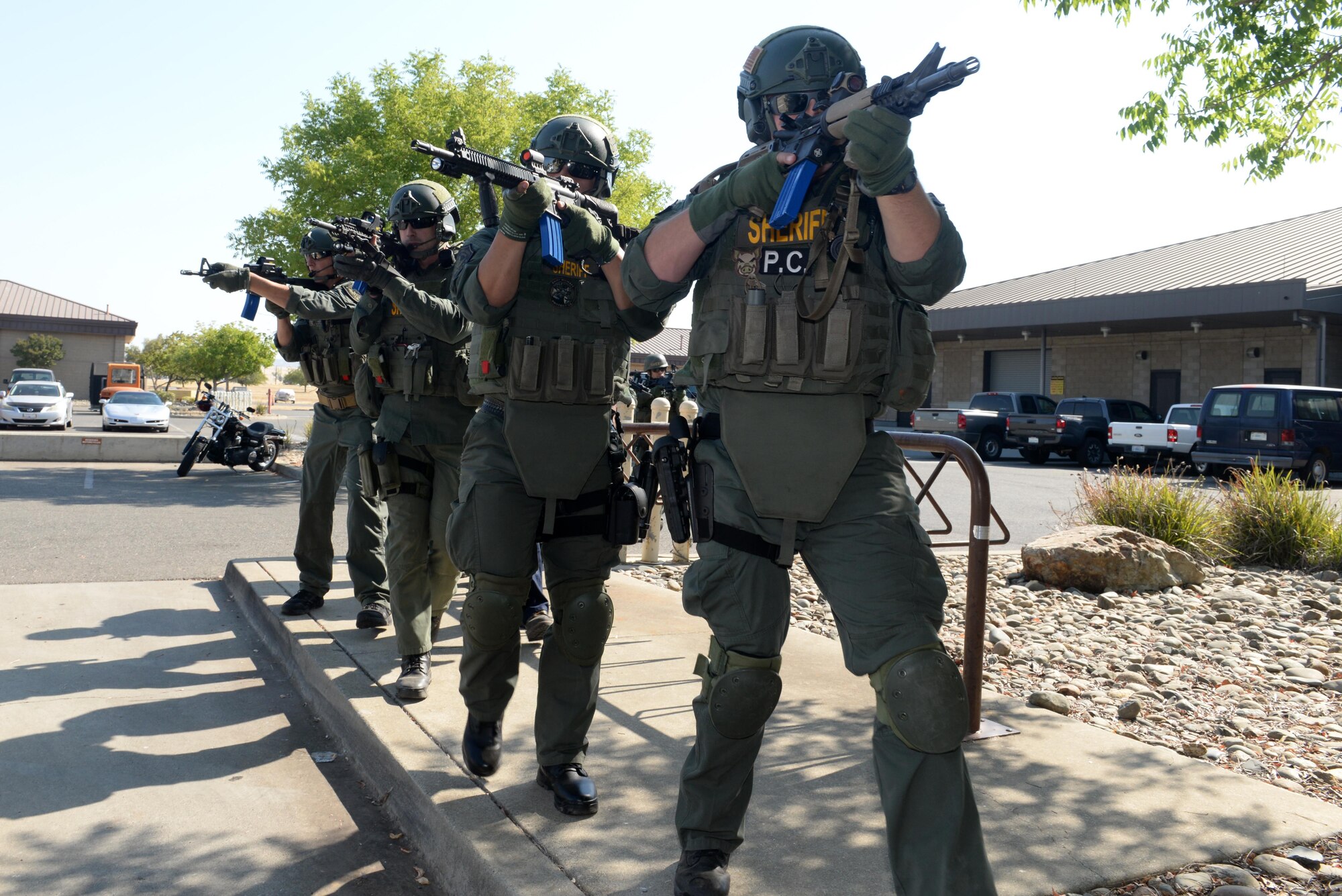 Yuba County Sheriff's Department SWAT prepares to breach a building during an active shooter exercise Aug. 17, 2016, at Beale Air Force Base, California. Beale personnel and Yuba County SWAT worked cohesively to extract individuals on lockdown and eliminate the simulated threat. (U.S. Air Force photo by Senior Airman Ramon A. Adelan) 
