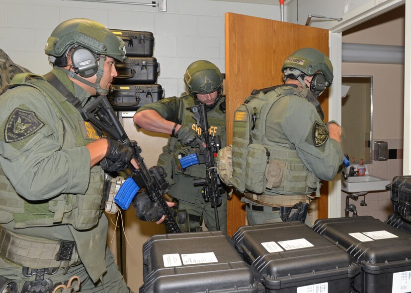 Yuba County Sheriff's Department SWAT breach and search a building during an active shooter exercise Aug. 17, 2016, at Beale Air Force Base, California. Beale personnel and Yuba County SWAT worked cohesively to extract individuals on lockdown and eliminate the simulated threat. (U.S. Air Force photo by Senior Airman Ramon A. Adelan) 