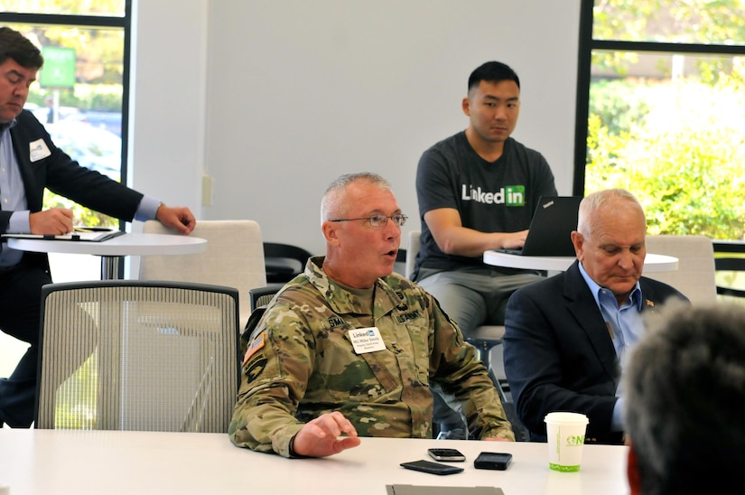 Maj. Gen. Michael Smith, deputy chief, U.S. Army Reserve, introduces himself to
Daniel Savage (not pictured), veterans program manager for LinkedIn, during a visit to LinkedIn’s headquarters, Mountain View, Calif., Aug. 12. Savage briefed Smith and Army Reserve Ambassadors from the 63rd Regional Support Command on the initiatives LinkedIn is taking to assist transitioning veterans in their journey to find work outside the military. (Army Reserve Photo by Alun Thomas)
