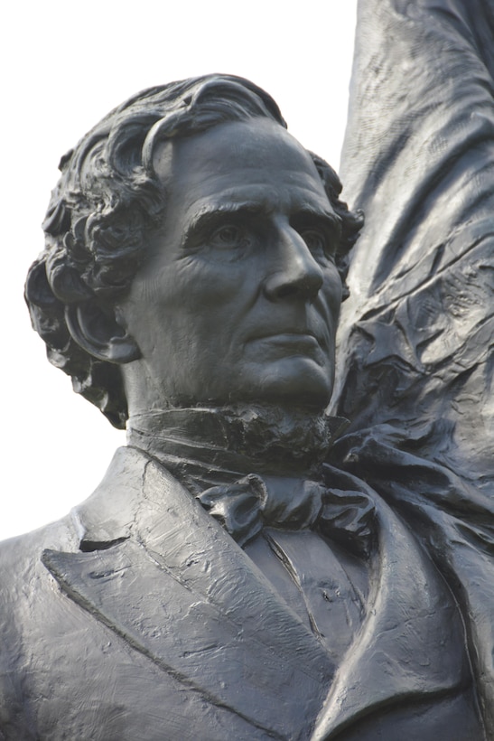 Confederate president Jefferson Davis, longtime resident of Warren County, referred to Vicksburg as the “nail head that held the South’s two halves together.”