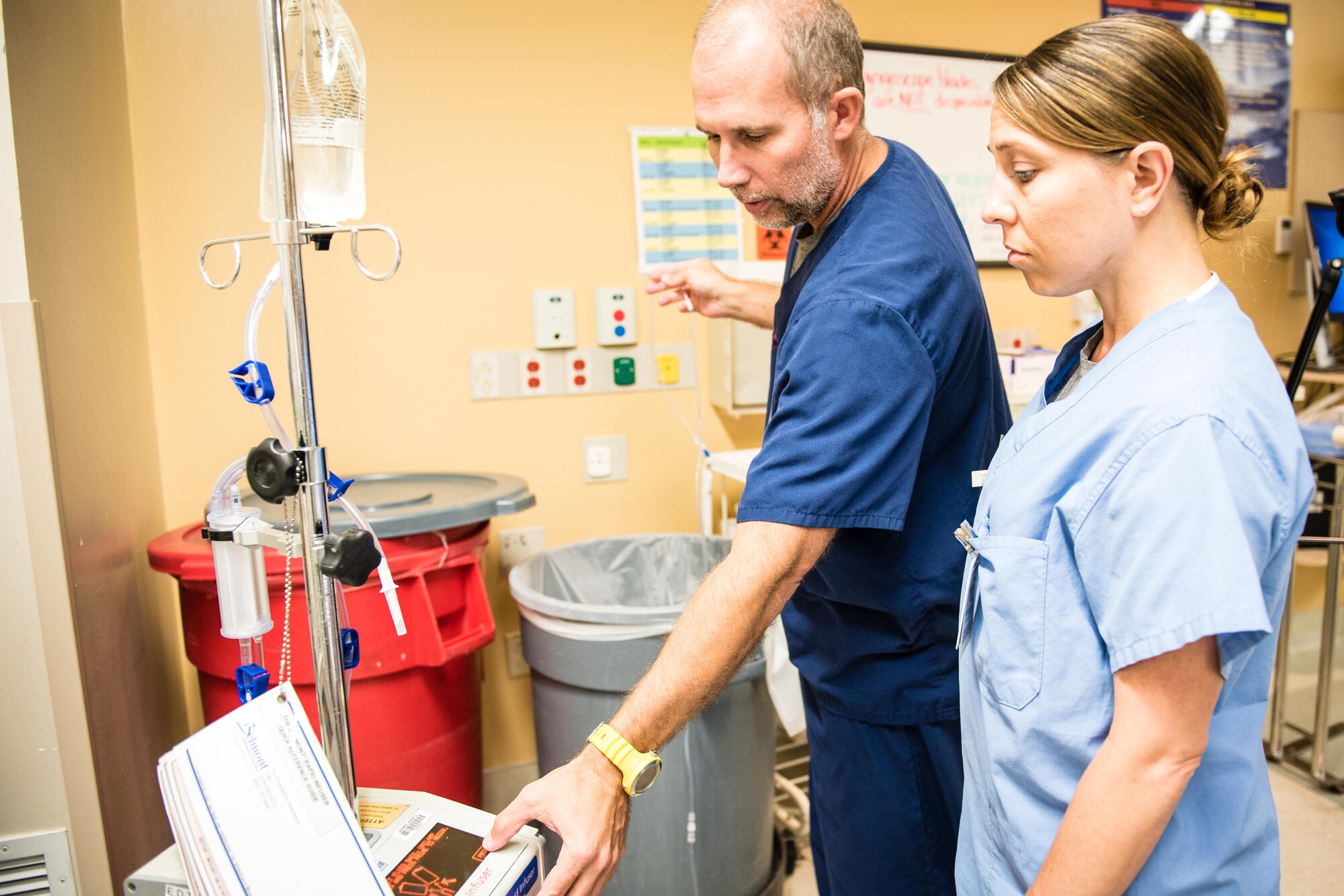 Tech. Sgt. Christina Donato, 512th Aerospace Medicine Squadron medical technician, Dover Air Force Base, Delaware, receives training on resuscitation and infuser equipment from Ryan Rumby, HonorHealth Osborne Medical Center registered nurse in Scottsdale, Arizona, July 27, 2016. 512th AMDS medical and dental technicians spent two weeks with HonorHealth Scottsdale's Military Partnership Program obtaining training and providing patient care while honing their skills in a civilian hospital setting. (U.S. Air Force photo/Lt. Steve Lewis)