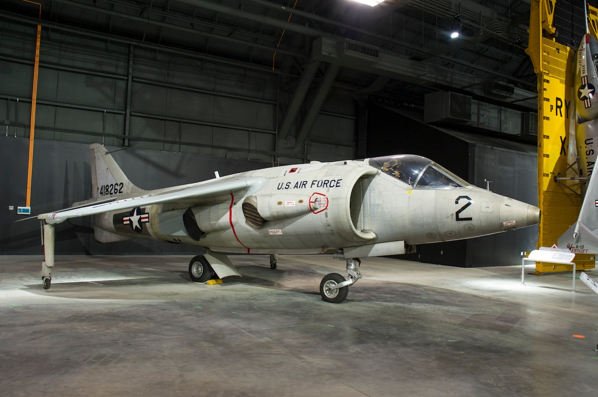 エアアサルト 101st 空軍ビンテージ　ミリタリー T60's Hawker Siddeley XV-6A Kestrel > National Museum of the United