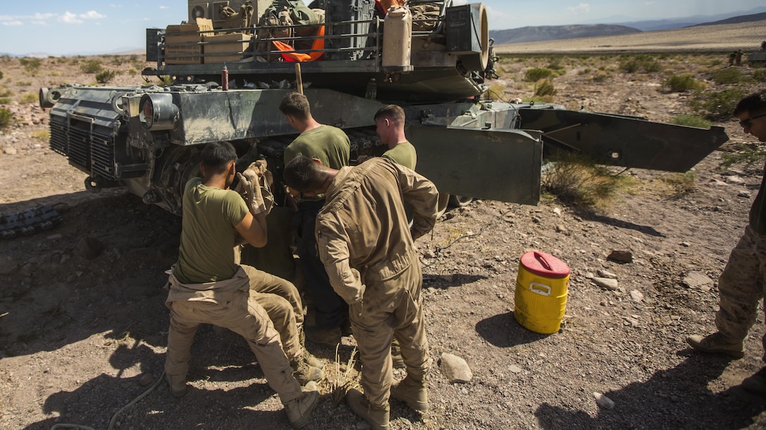 1st Marine Division conducts offensive and defensive tactics during LSE