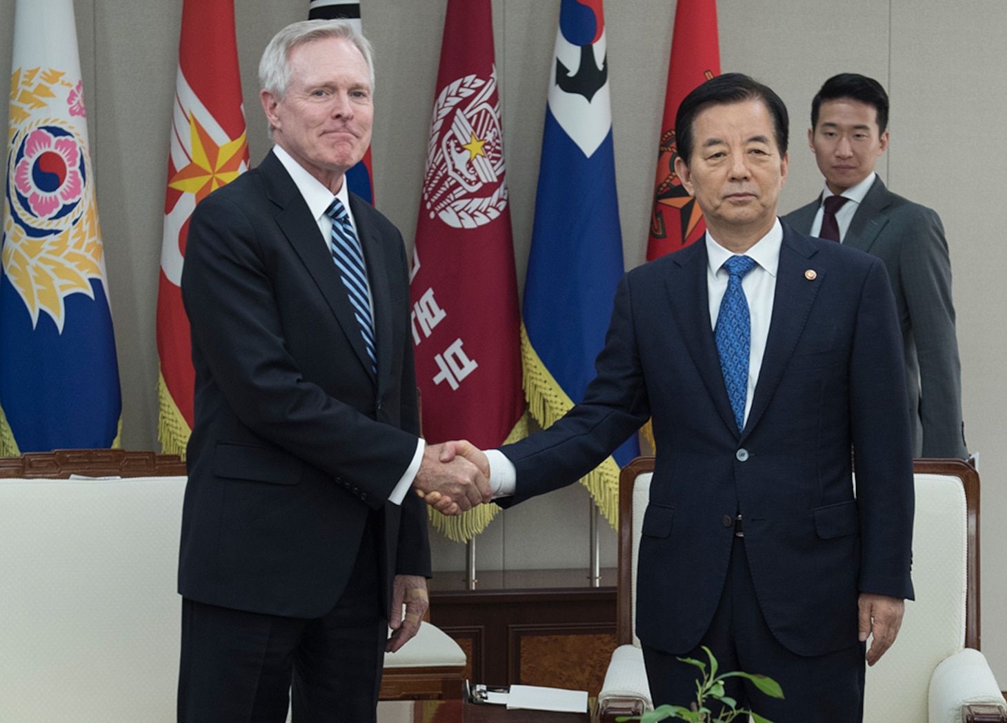 Secretary of the Navy (SECNAV) Ray Mabus meets with Korea Minister of Defense Han Min-koo in Seoul, Aug. 19, 2016. Mabus is in the region to meet with Sailors and Marines, and civilian and military officials, as part of a multi-nation visit to the U.S. Pacific region. 