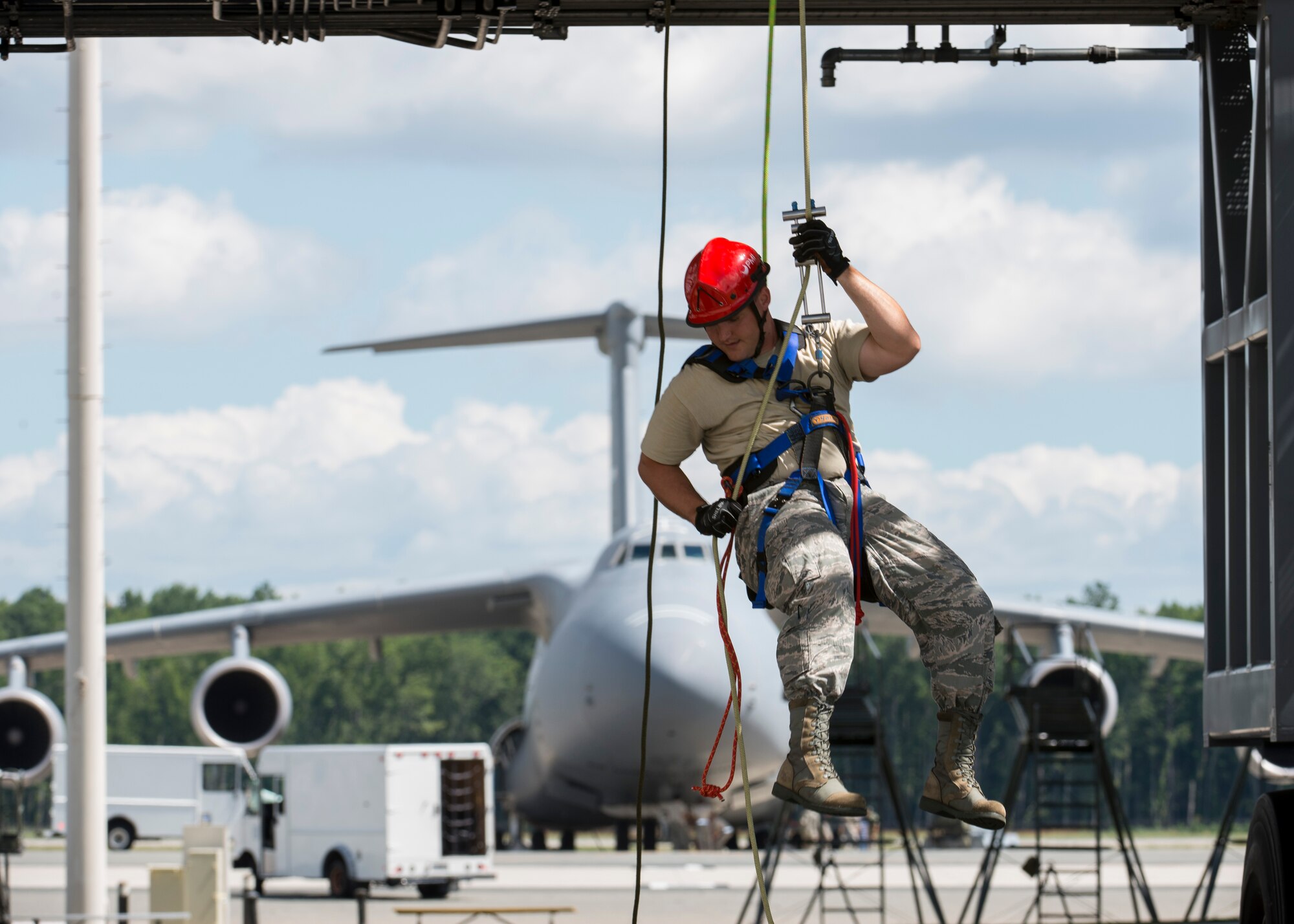 Senior Airman Dallas Gullion, 436th Civil Engineer Squadron firefighter, repels off of a mobile T-tail maintenance stand Aug. 17, 2016, at Dover Air Force Base, Del. Gullion learned rope rescue techniques during a Rescue Technician Course. (U.S. Air Force photo by Senior Airman Zachary Cacicia)