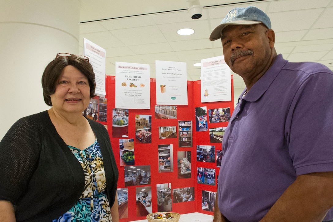 Diane Carter and her husband, William Carter, explain how the Bread of Life Food Pantry benefits from the Feds Feeding Families campaign during a charity fair at the Pentagon, Aug. 23, 2016. DoD photo by Lisa Ferdinando 