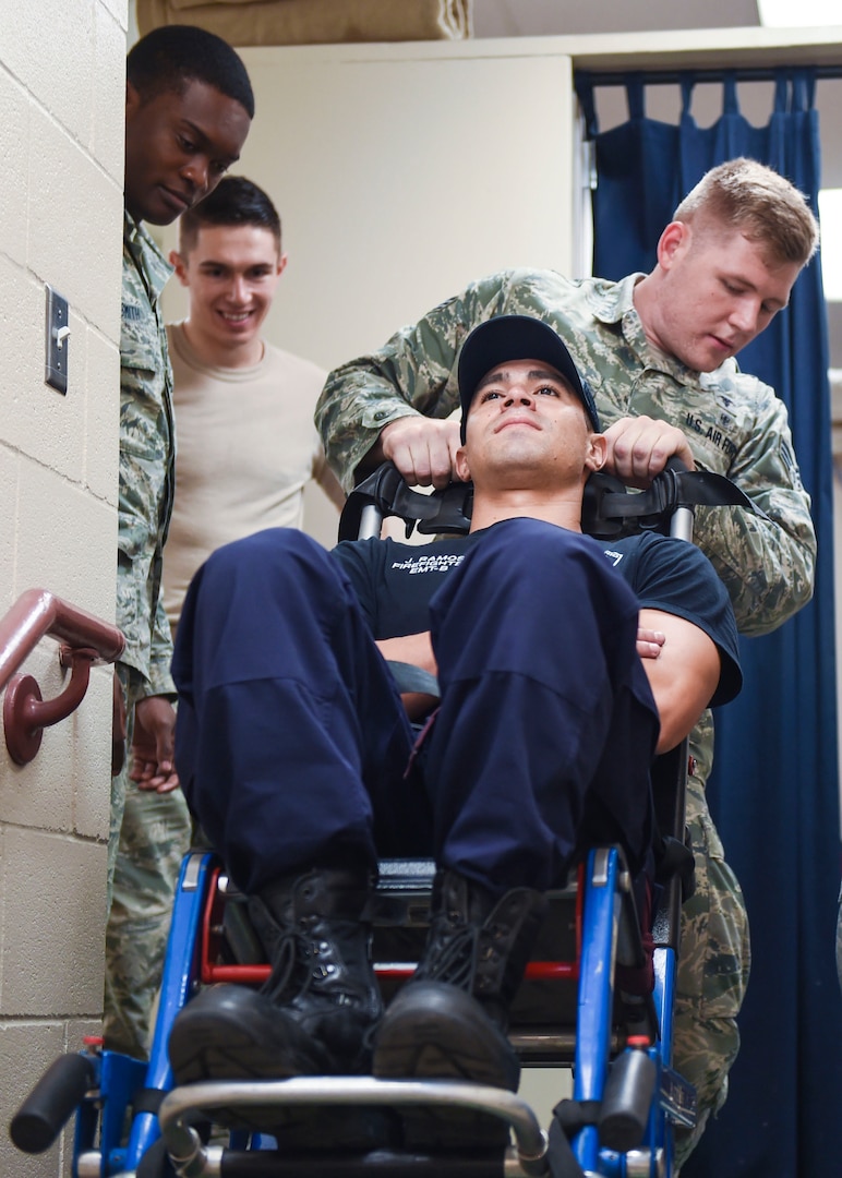 Medics from the 359th Medical Group practice extracting a simulated victim from a multi-story building during training Aug. 13, 2016 at Fire Station 11 in San Antonio. (U.S. Air Force photo/Staff Sgt. Michael Ellis)