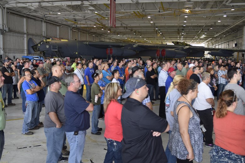 Personnel from the 565th Aircraft Maintenance Squadron and Team Tinker listen to words of praise from members of the 307th Bomb Wing, Aug. 17, 2016, Tinker Air Force Base, Okla. The B-52H Stratofortress visible in the background is the type operated by the 307th BW. (U.S. Air Force photo/Greg L. Davis)