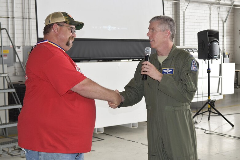 Col. Trey Morriss, 307th BW vice commander, right, presents a commanders' coin to Mr. Nathan Smiley, 565th Aircraft Maintenance Squadron B-52H hydraulics mechanic, as Morriss conveys his thanks for the work Team Tinker does in maintaining aircraft on Aug. 17, 2016, Tinker Air Force Base, Okla. Mr. Smiley accepted the coin on behalf of his team of craftsmen who perform depot level maintenance and overhaul of the massive, 60-year-old bomber. (U.S. Air Force photo/Greg L. Davis)