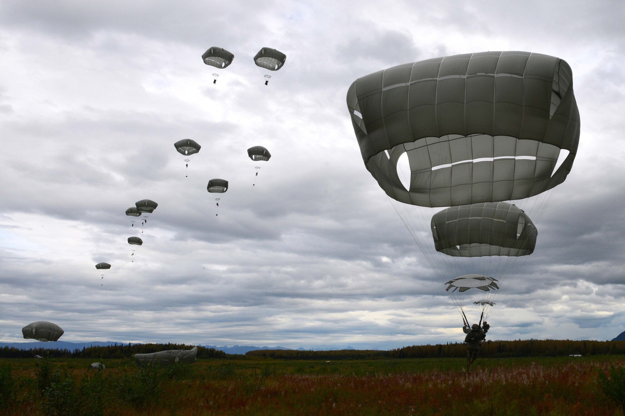 Paratroopers assigned to the 4th Infantry Brigade Combat Team (Airborne), 25th Infantry Division, U.S. Army Alaska, glide toward their target during a joint forcible entry exercise at Malemute Drop Zone on Joint Base Elmendorf-Richardson, Alaska, Aug. 23, 2016, as part of Exercise Spartan Agoge. Spartan Agoge is a brigade-level field training exercise that began Aug. 15, focused on an array of combat-related tasks from squad live-fire exercises to helicopter air insertion and airborne training. (U.S. Air Force Airman 1st Class Javier Alvarez)