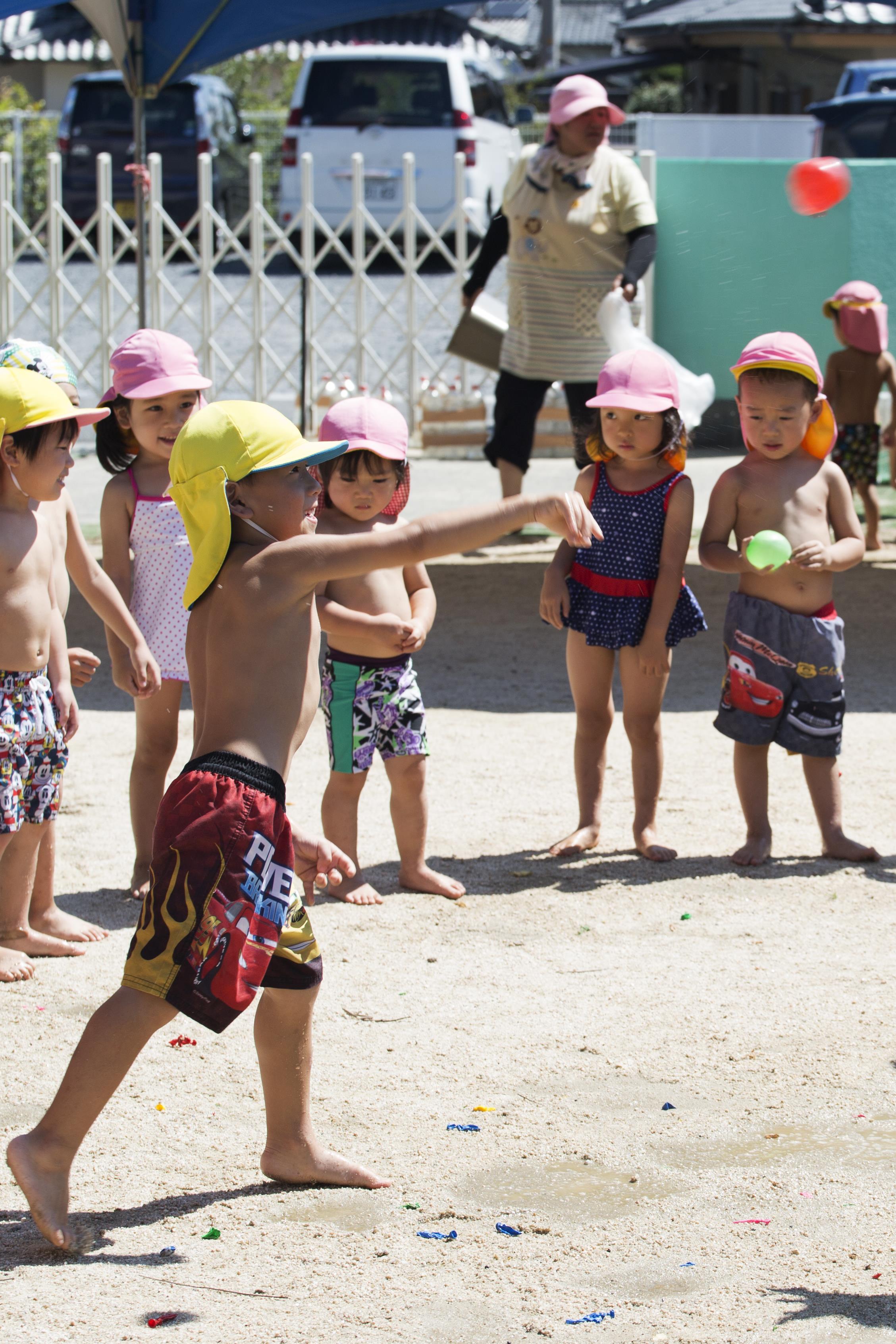 Air station volunteers bond with local Japanese children