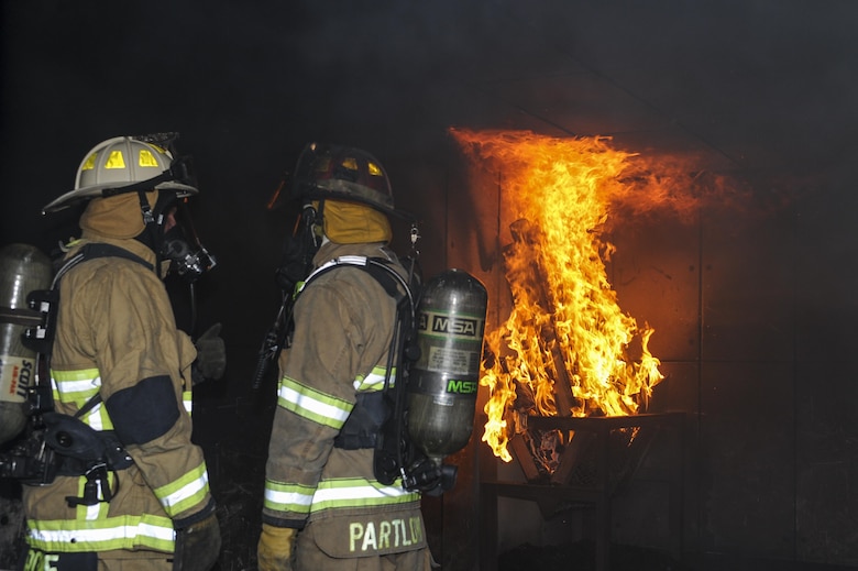 Firefighters from the 355th Civil Engineer Squadron and the Green Valley Fire District observe a fire during live-fire training at Davis-Monthan Air Force Base, Ariz., Aug. 26, 2016. Members of the 355th CES’s Fire and Emergency Services and the Green Valley Fire District participated in live-fire Class A training over the course of four days on D-M AFB’s fire training grounds. (U.S. Air Force photo by Airman 1st Class Mya M. Crosby)