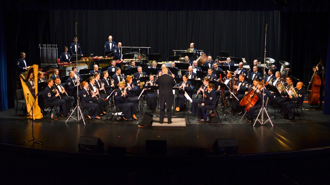 As the last days of summer near and kids head back to school, The United States Air Force Concert Band and Singing Sergeants gear up for their annual fall tour. Over the course of ten days, these musical flights will travel through Ohio and Pennsylvania, performing in Cincinnati, Cleveland, Pittsburgh and many cities in between. 
