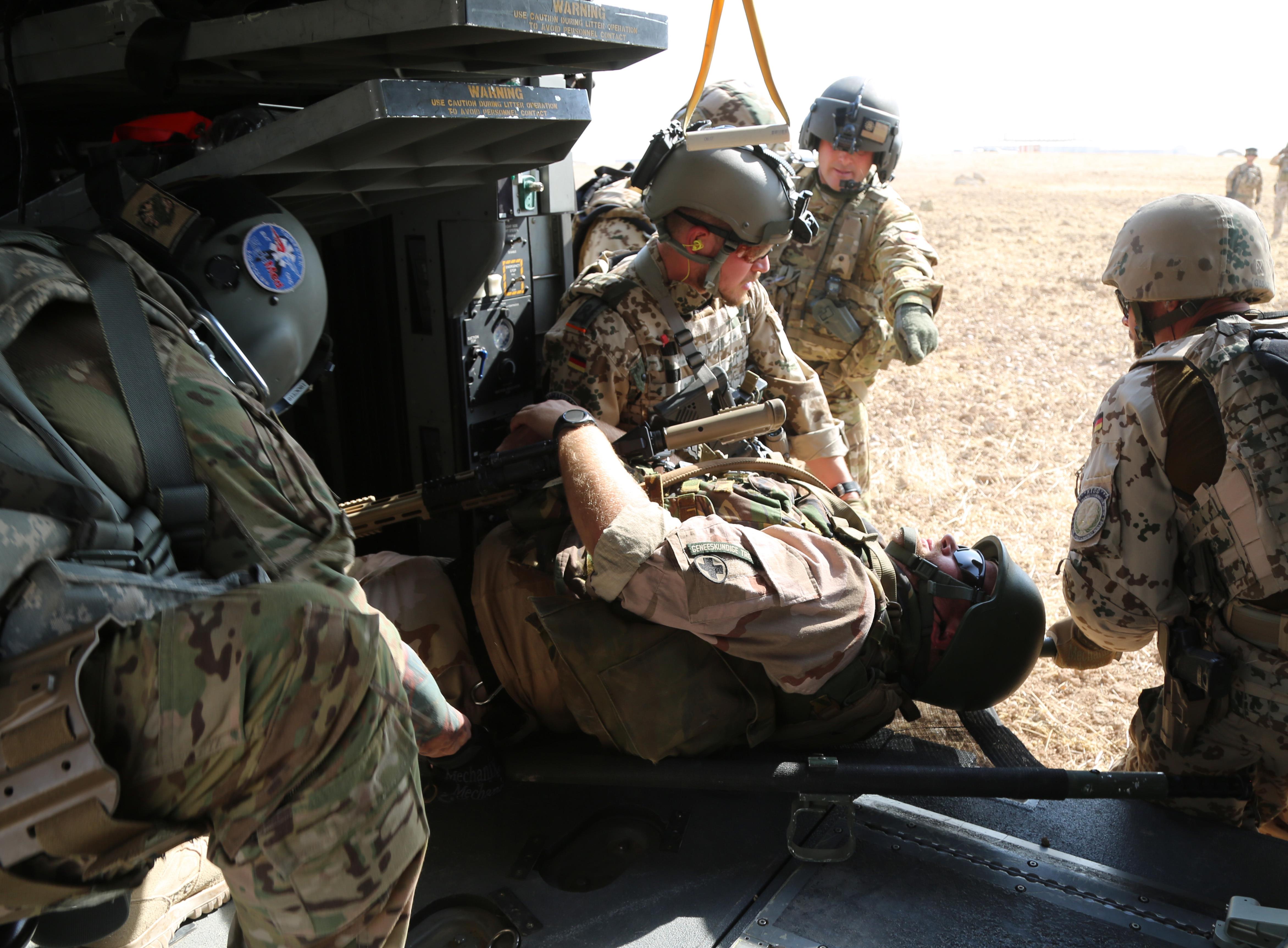 coalition-soldiers-conduct-medevac-training