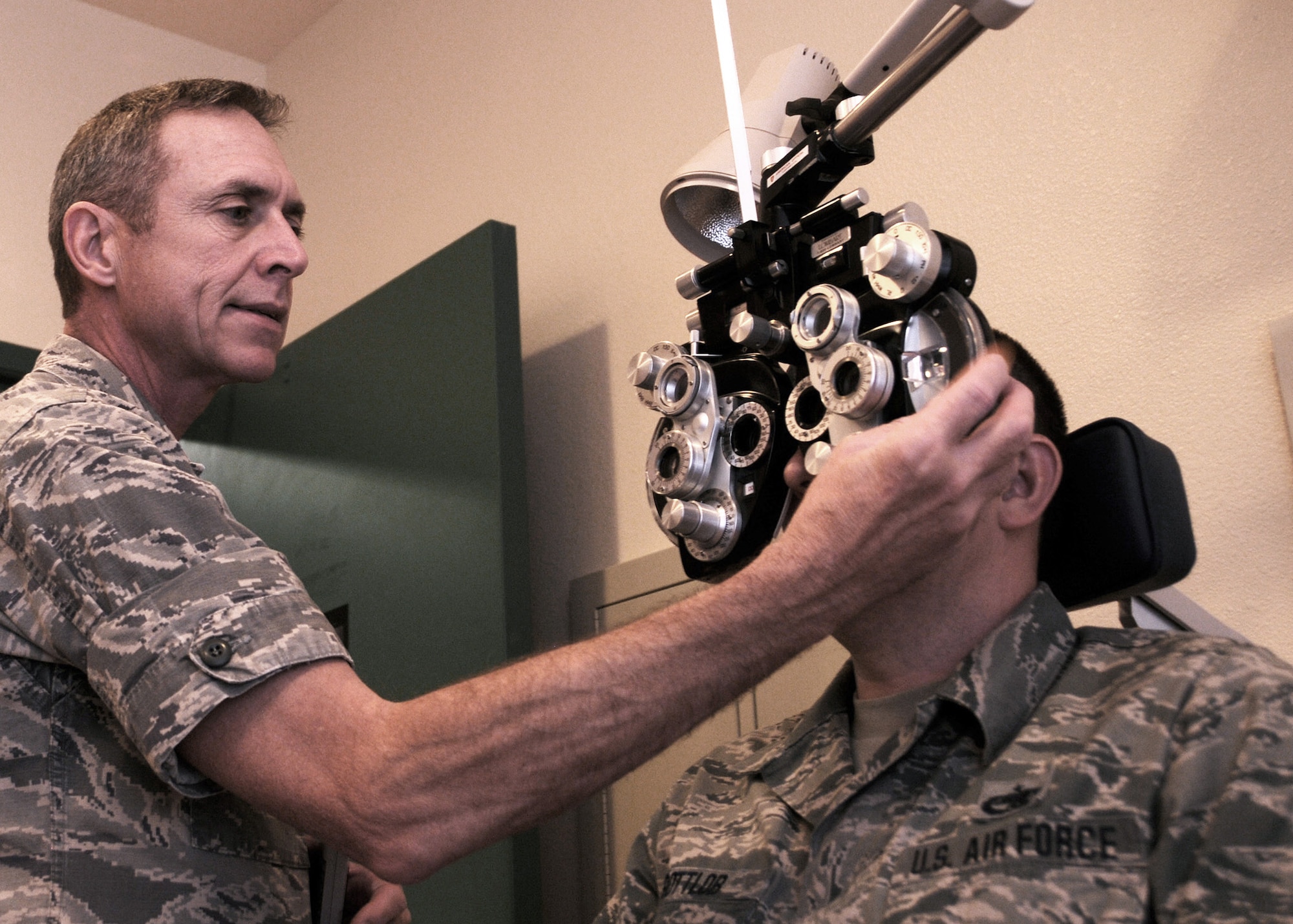 Lt. Col. Robert Kautz, 120th Medical Group optometrist, performs an eye exam of Tech. Sgt. Keith Gottlob, aircraft electrical and environmental technician, at the 120th Airlift Wing, Great Falls, Mont., Aug. 17, 2016. The 120th Medical Group received the highest score during an inspection by the National Guard Bureau Joint Surgeon’s Office. (U.S. Air National Guard photo by Staff Sgt. Lindsey Soulsby/Released)