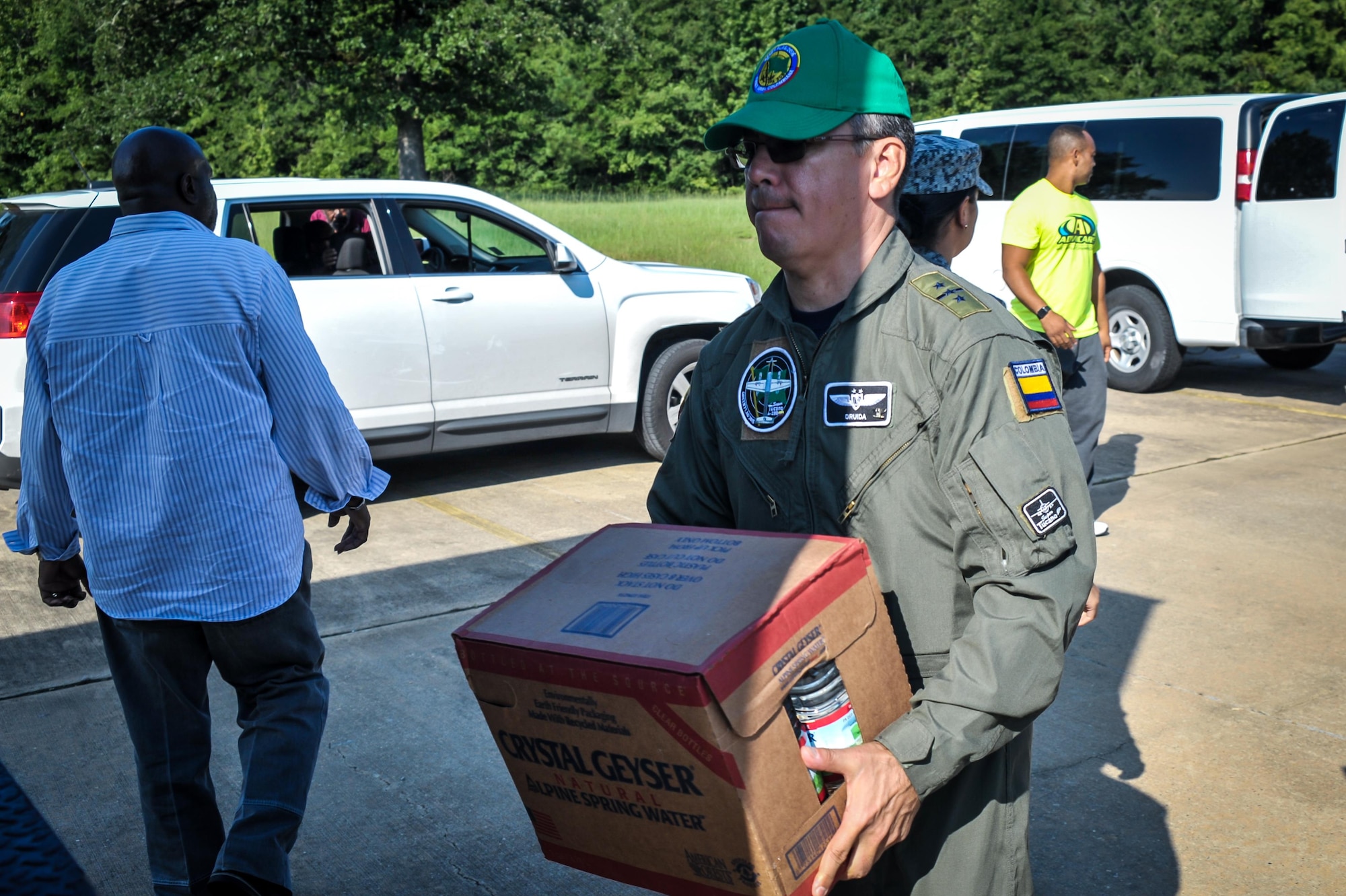 A Colombian Air Force officer carries supplies to an awaiting Salvation Army truck in Bossier City, La., Aug. 27, 2016. Colombian Airmen visiting Barksdale Air Force Base, La., donated supplies to the local Salvation Army for delivery to relief centers in central Louisiana following weeks of torrential rain and flooding in the region. (U.S. Air Force photo / Senior Airman Mozer O. Da Cunha)