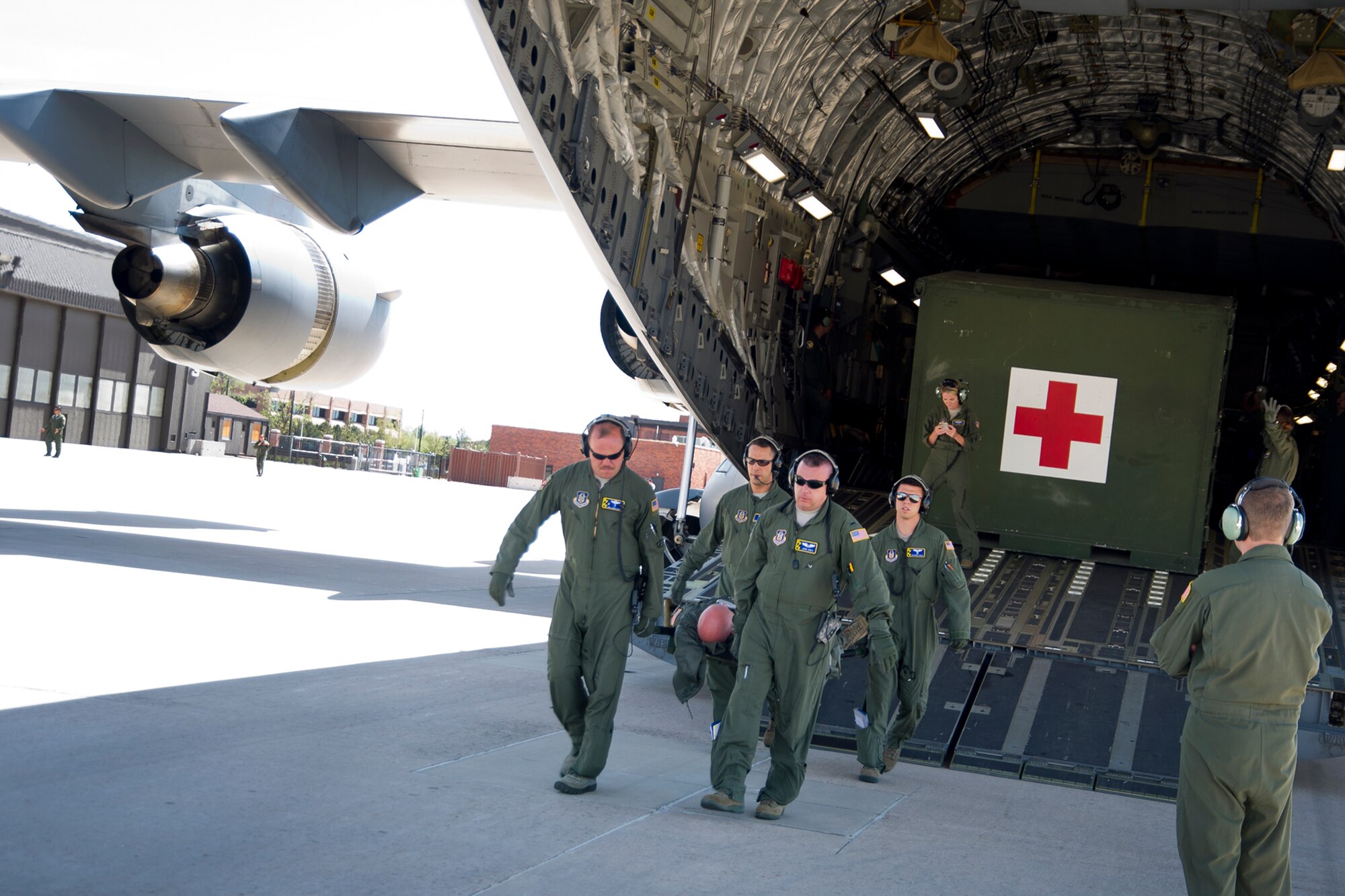 A joint-unit aeromedical evacuation team unloads a litter from a C-17 Globemaster III Saturday, Aug. 28, 2016, on the Peterson Air Force Base, Colorado, flight line.  More than a dozen 459th AES flight nurses, technicians and administrators flew to Peterson to conduct joint unit training with other AE squadrons on board the KC-135R Stratotanker, C-17 Globemaster III and C-130H3 Hercules. (U.S. Air Force photo/Staff Sgt. Kat Justen)