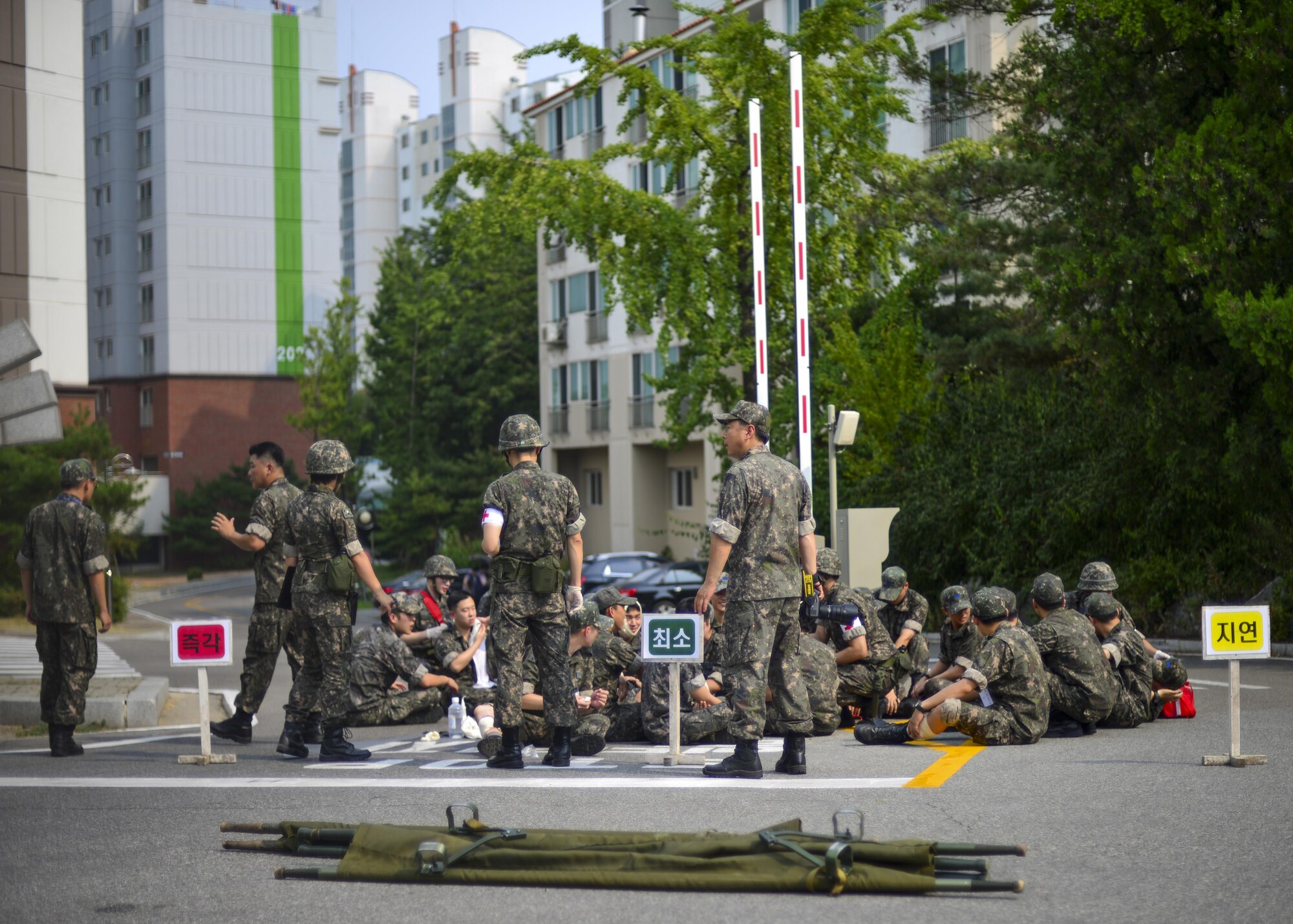 Republic of Korea air force medical personnel separate victims of a simulated bombing into different triage groupings during a joint mass-casualty medical exercise at Osan Air Base, Republic of Korea, Aug 22, 2016. The ROKAF medics compared their way of triaging patients to the way 51st Medical Group personnel perform the same action, taking note of differences before updating their standard operating procedures. (U.S. Air Force photo by Senior Airman Victor J. Caputo)