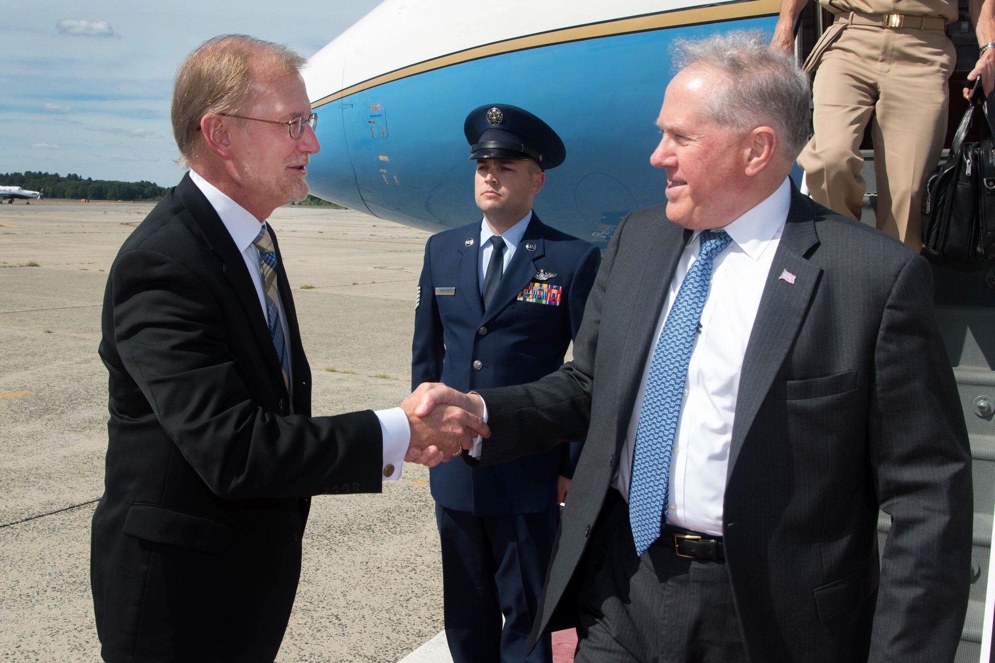 Undersecretary of Defense for Acquisition, Technology and Logistics Frank Kendall is greeted by Steve Wert, Battle Management program executive officer, on the flight line at Hanscom Air Force Base, Mass., Aug. 30. Kendall came to Hanscom to attend meetings at the Massachusetts Institute of Technology’s Lincoln Laboratory. (U.S. Air Force photo by Jerry Saslav) 