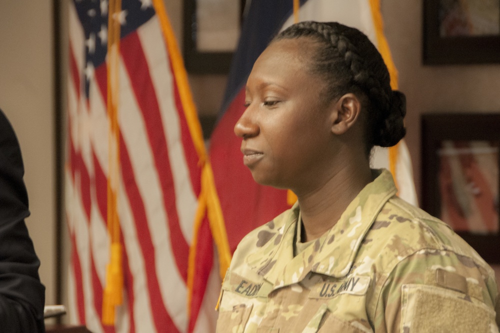 Face Of Defense Soldier Contributes Time To Schools Community U S