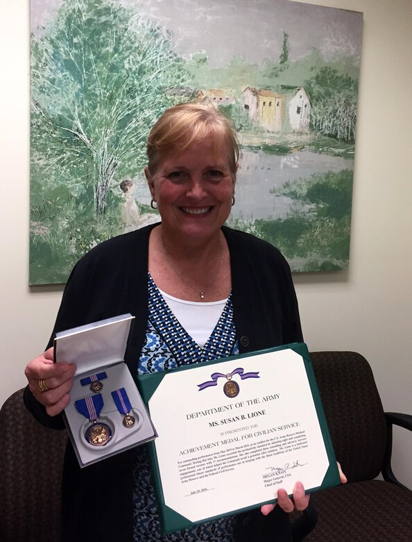 Ms. Susan Lione, auditor with the U.S. Army Reserve Medical Command’s Internal Review Office, receives the Army Achievement Medal for Civilian Service for her selection as the Army Reserve Auditor of the Year from May 2015 to March 2016 during the USARC Internal Review FY16 Annual Training Symposium in Orlando, Florida, on Aug. 9.