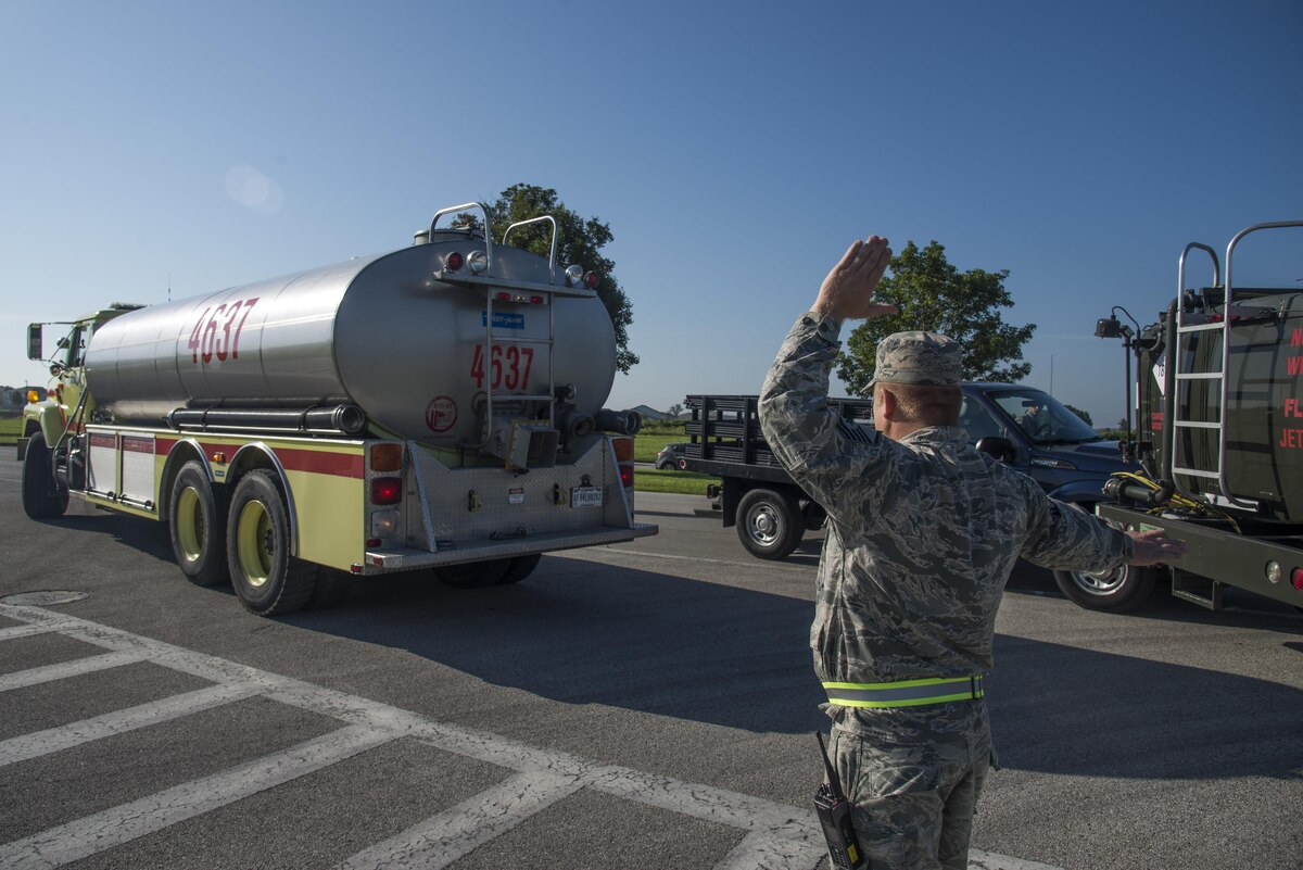 375th AMW holds fuel spill exercise > Scott Air Force Base > Article