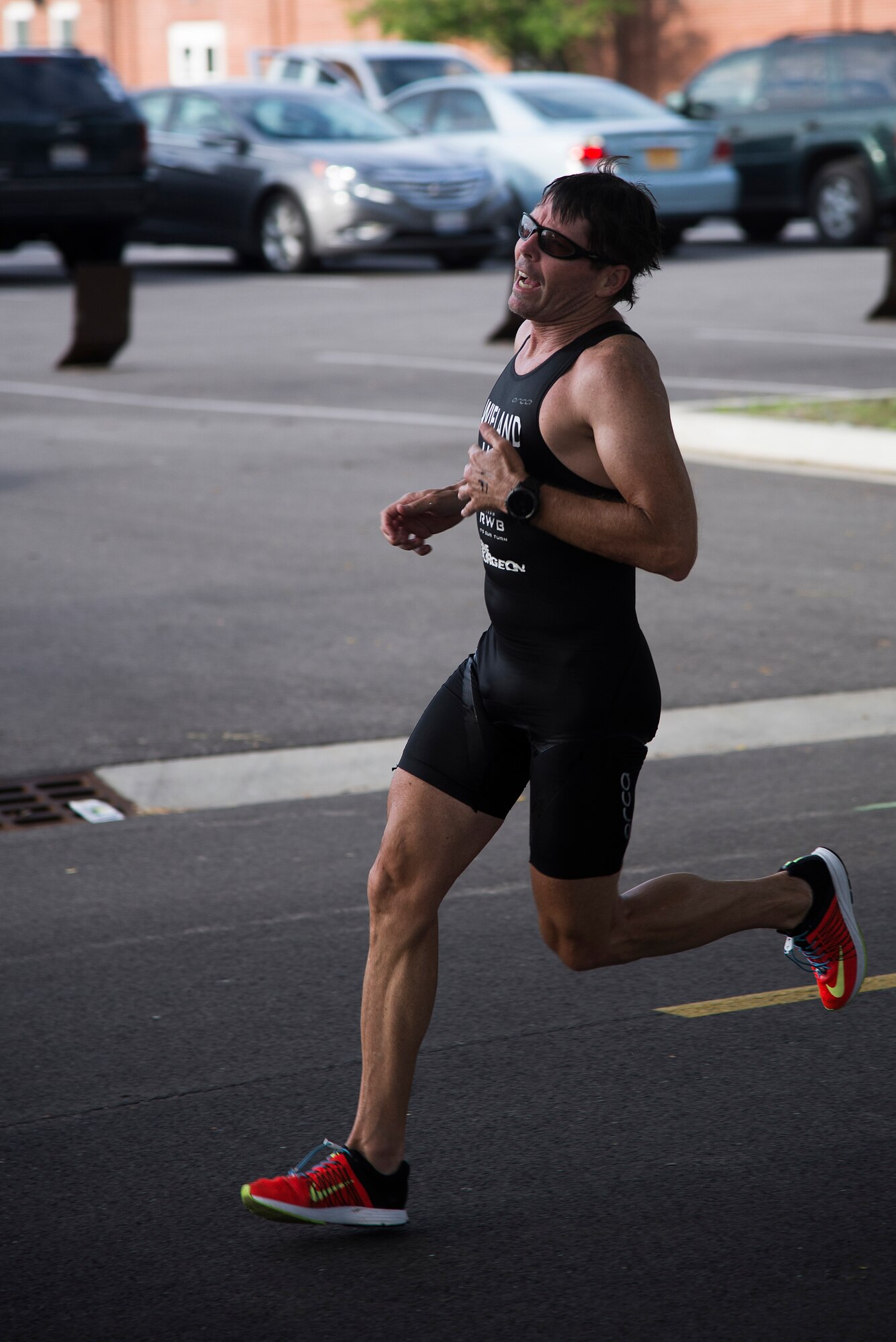 A Team Scott member begins the run portion of the Surface Warrior Challenge at Scott Air Force Base, Ill., Aug. 27, 2016. Each portion of the triathlon featured a full and miniature competition. For the run portion, participants could either complete a 1.6 kilometer or five kilometer run. (U.S. Air Force photo by Tech. Sgt. Jonathan Fowler)