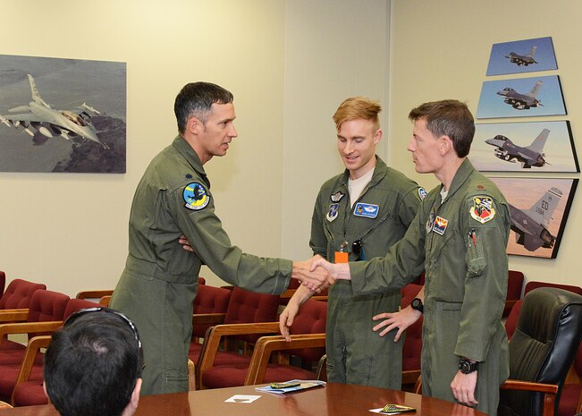 From left: Lt. Col. Chris Keithley, 416th Flight Test Squadron commander, thanks F-16 pilot trainee Ocho and Maj. Luke O’Sullivan, 152nd Fighter Squadron, Arizona Air National Guard, for visiting the 416th FLTS Aug. 25. (U.S. Air Force photo by Kenji Thuloweit)