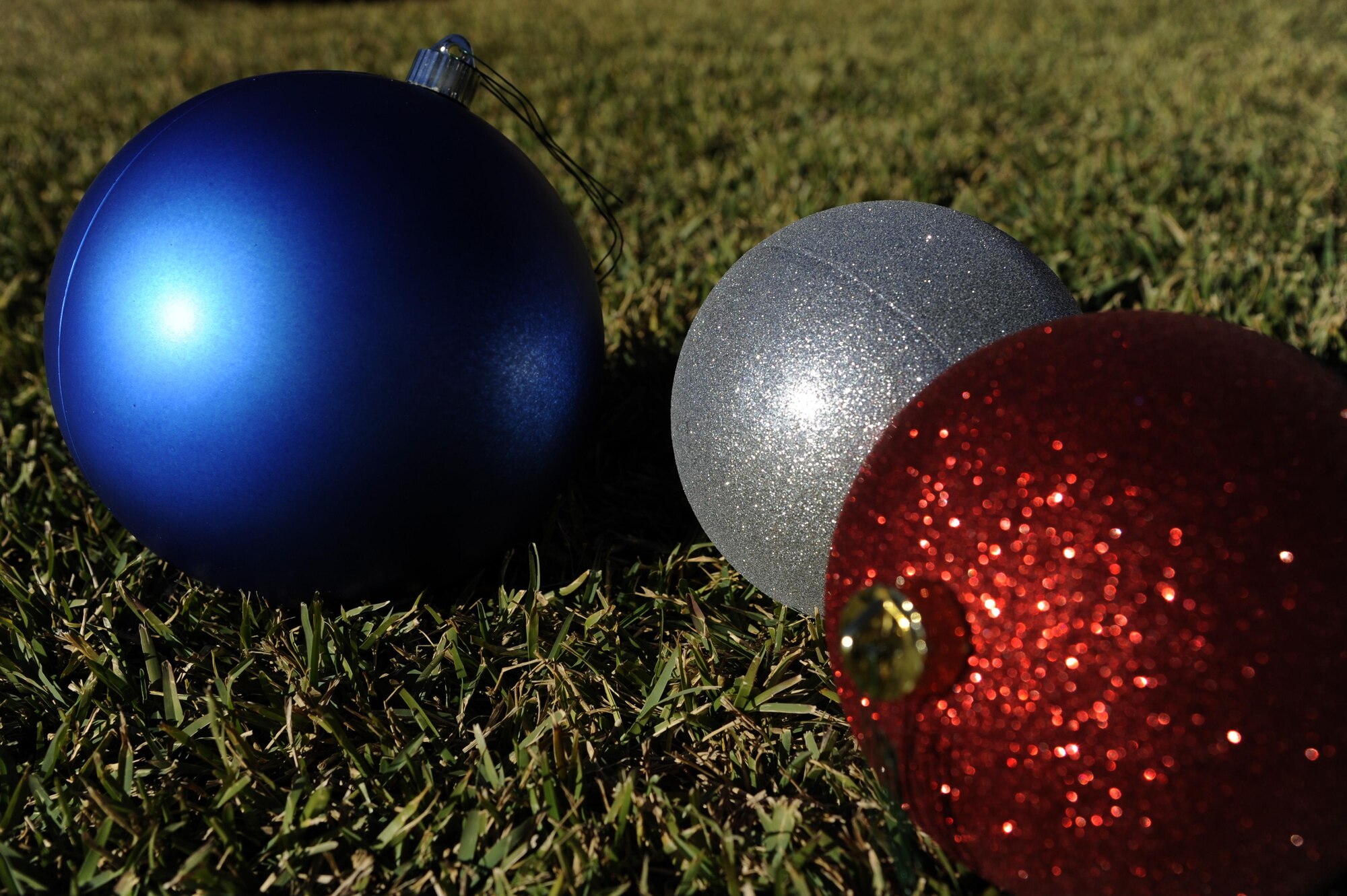 More than 100 ornaments were hung on the Christmas tree in front of 2nd Bomb Wing headquarters at Barksdale Air Force Base, La., Nov. 30, 2016. More than 200 pieces were put together to construct the tree. (U.S. Air Force photo/Staff. Sgt. Joseph A. Pagán Jr.)