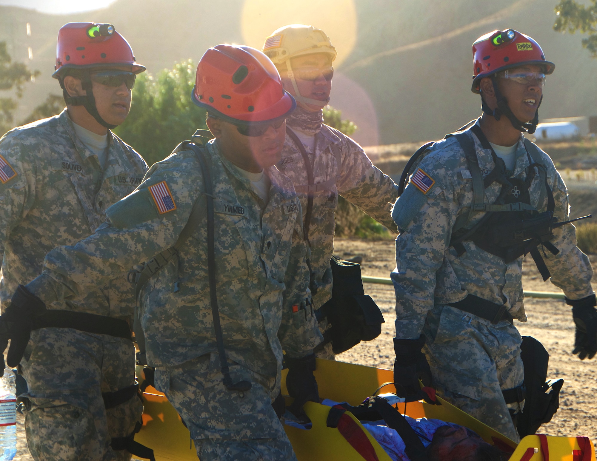 Hawaii Army National Guard soldiers evacuate a simulated victim during a medical evacuation scenario at Exercise Vigilant Guard 2017, Delle Valle Regional Center, California, Nov. 17, 2016. Vigilant Guard is an exercise program sponsored by United States Northern Command in conjunction with National Guard Bureau to provide State National Guards an opportunity to improve cooperation and relationships with their regional civilian, military, and federal partners in preparation for emergencies and catastrophic events. (U.S. Air National Guard photo by Senior Airman Orlando Corpuz) 
