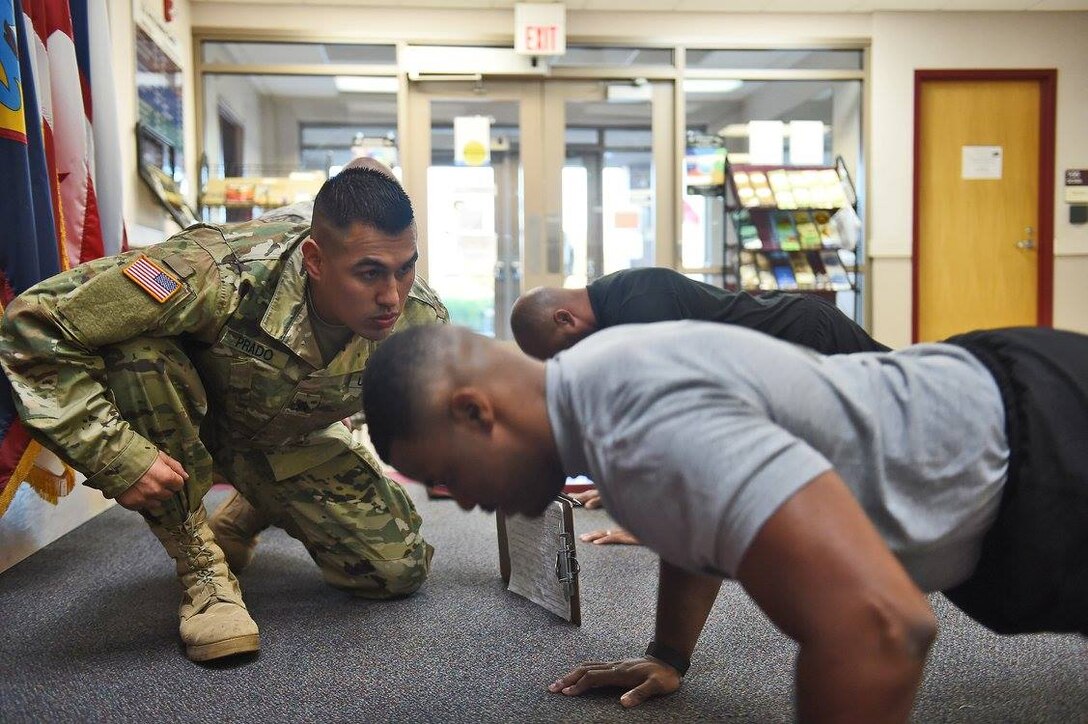 Sgt. Paul Prado, left, G3, Assistant Training Sergeant, 85th Support Command, observes during the push up portion of the Annual Physical Fitness Test at the command's battle assembly, Nov. 5, 2016.
(Photo by Sgt. Aaron Berogan)