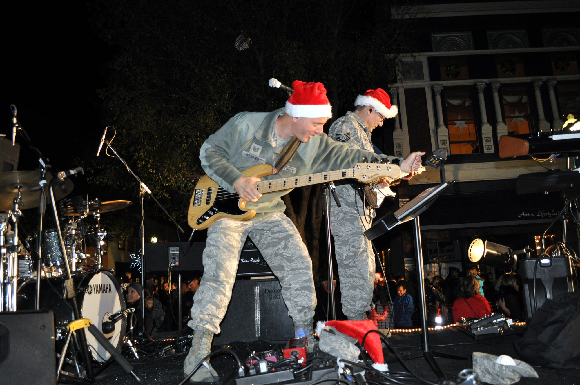 A long standing tradition brought together about 15,000 revelers for downtown Vacaville’s annual Merriment on Main celebration Nov. 29, and Team Travis was out in force to help celebrate the season. (U.S. Air Force photos, Ellen Hatfield/released)