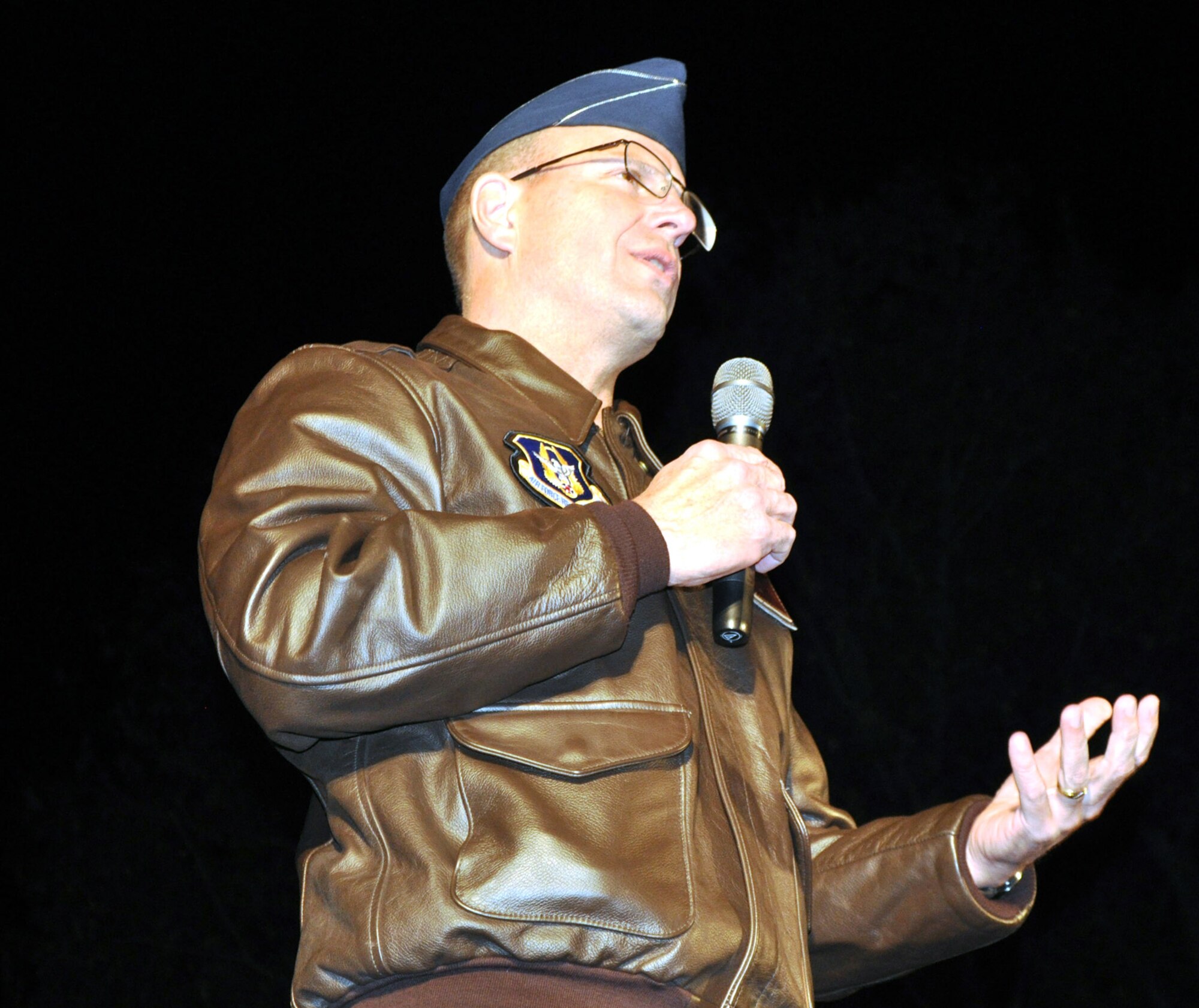 A long standing tradition brought together about 15,000 revelers for downtown Vacaville’s annual Merriment on Main celebration Nov. 29, and Team Travis was out in force to help celebrate the season. (U.S. Air Force photos, Ellen Hatfield/released)