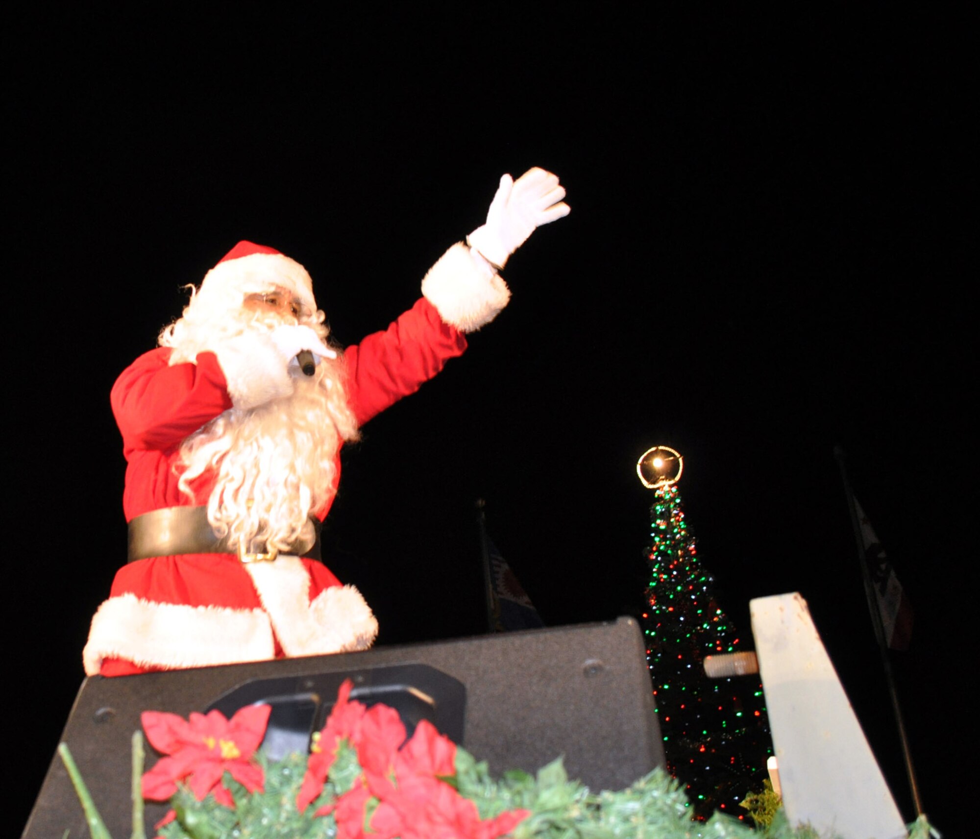 A long standing tradition brought together about 15,000 revelers for downtown Vacaville’s annual Merriment on Main celebration Nov. 29, and Team Travis was out in force to help celebrate the season. (U.S. Air Force photos, Ellen Hatfield/released)