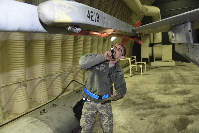 Staff Sgt. Kenneth Gullette, 35th Aircraft Maintenance Unit weapons load crew chief, inspects the wing of an F-16 Fighting Falcon at Kunsan Air Base, Republic of Korea, Nov. 30, 2016. Part of Gullette’s responsibilities are to ensure his crew are following proper procedure for loading munitions onto an F-16. (U.S. Air Force photo by Senior Airman Michael Hunsaker/Released)