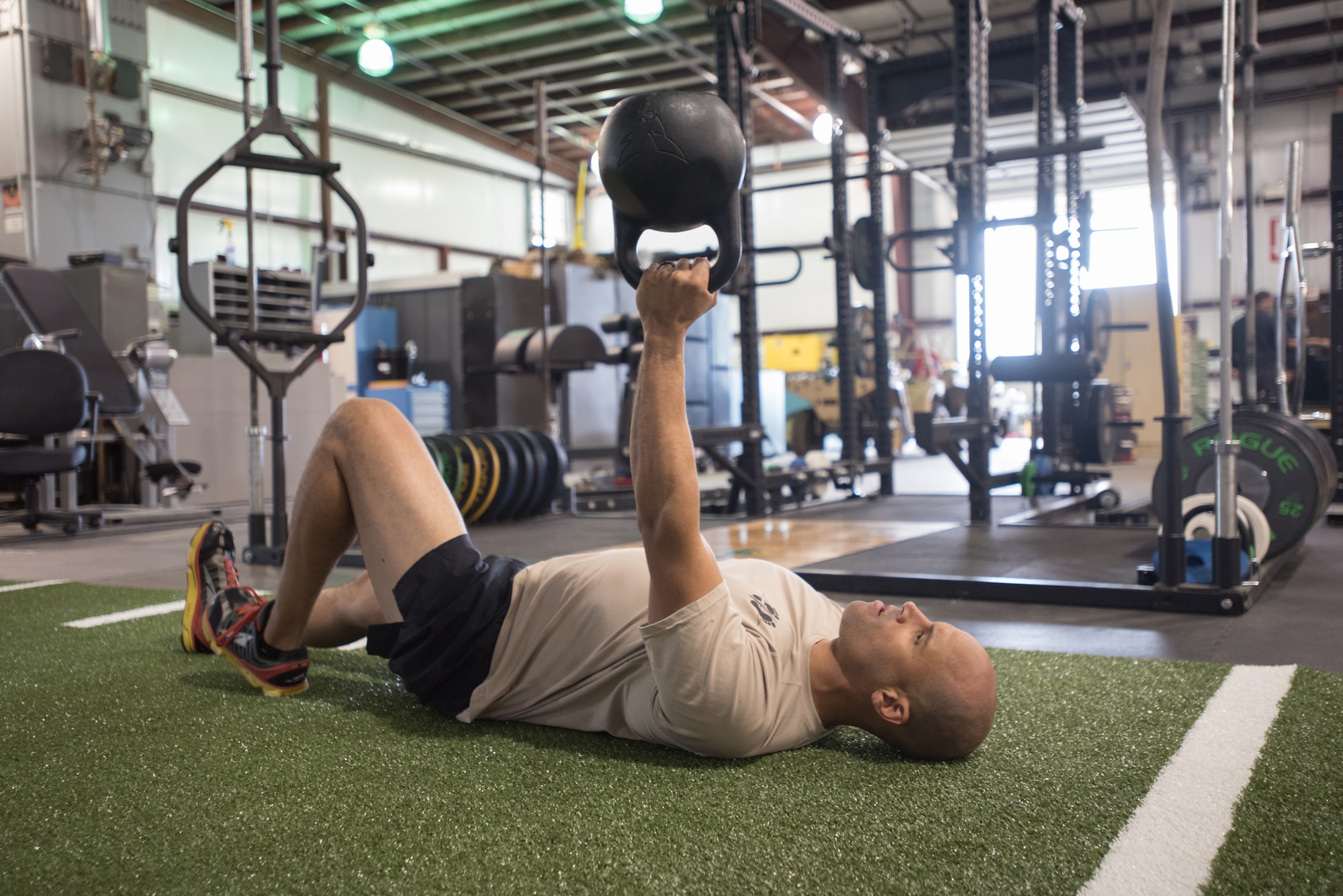 Master Sgt. Jeff Gantt, a pararescueman for the Kentucky Air National Guard’s 123rd Special Tactics Squadron, works through an individualized conditioning and maintenance program designed by the staff of the squadron’s Human Performance Program at the Kentucky Air National Guard Base in Louisville, Ky., Oct. 14, 2016. Gantt credits the program for getting him back to combat status after a severe injury jeopardized his career. (U.S. Air National Guard photo by Tech. Sgt. Vicky Spesard)

