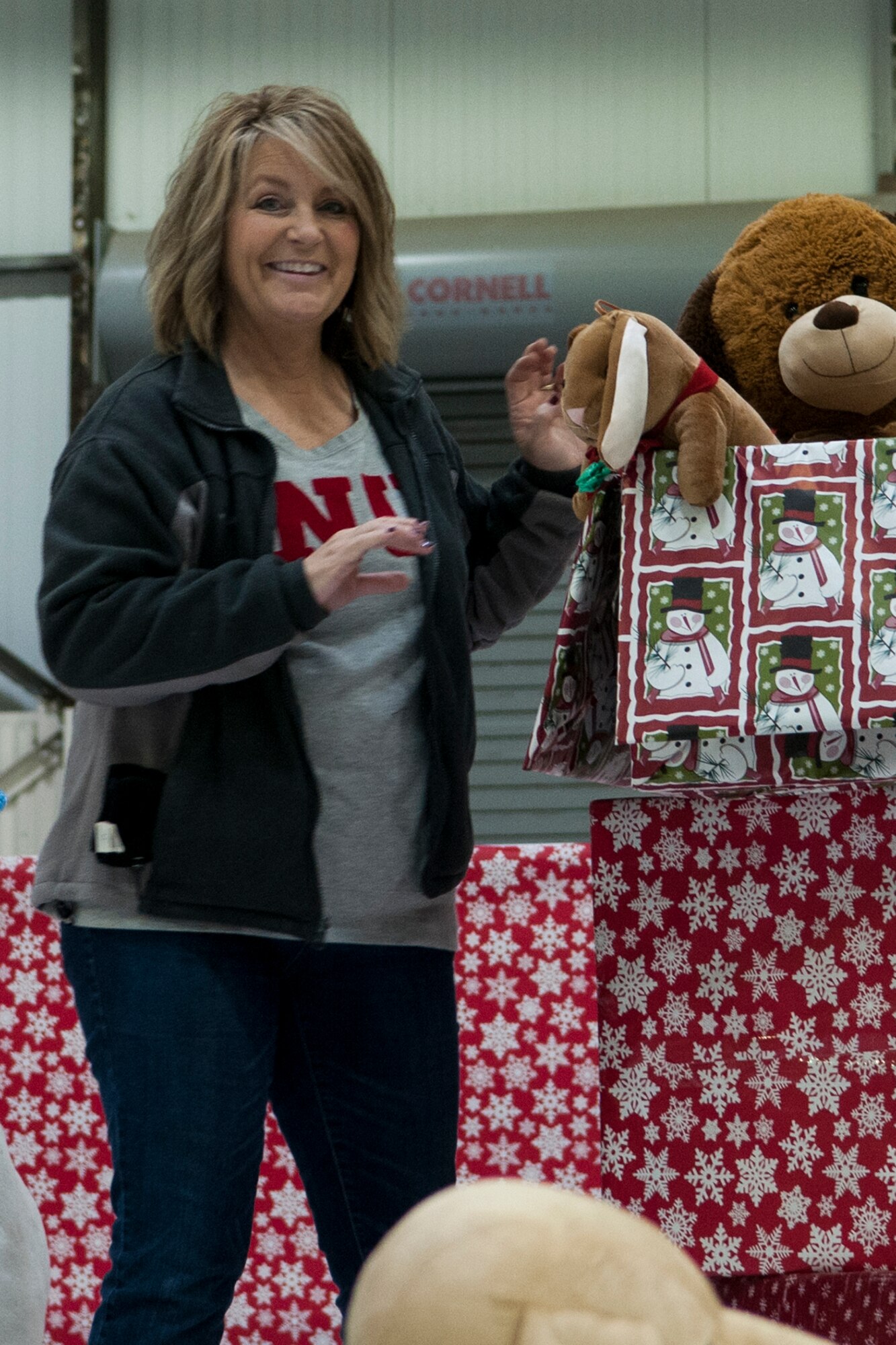 Kris Shaw, 434th Air Refueling Wing key spouse member, helps with the set up for Grissom’s family Christmas party at Grissom Air Reserve Base, Ind. Dec. 2, 2016. The event was geared towards family members to show appreciation for support they provide Airmen. (U.S. Air Force photo/Staff Sgt. Dakota Bergl)