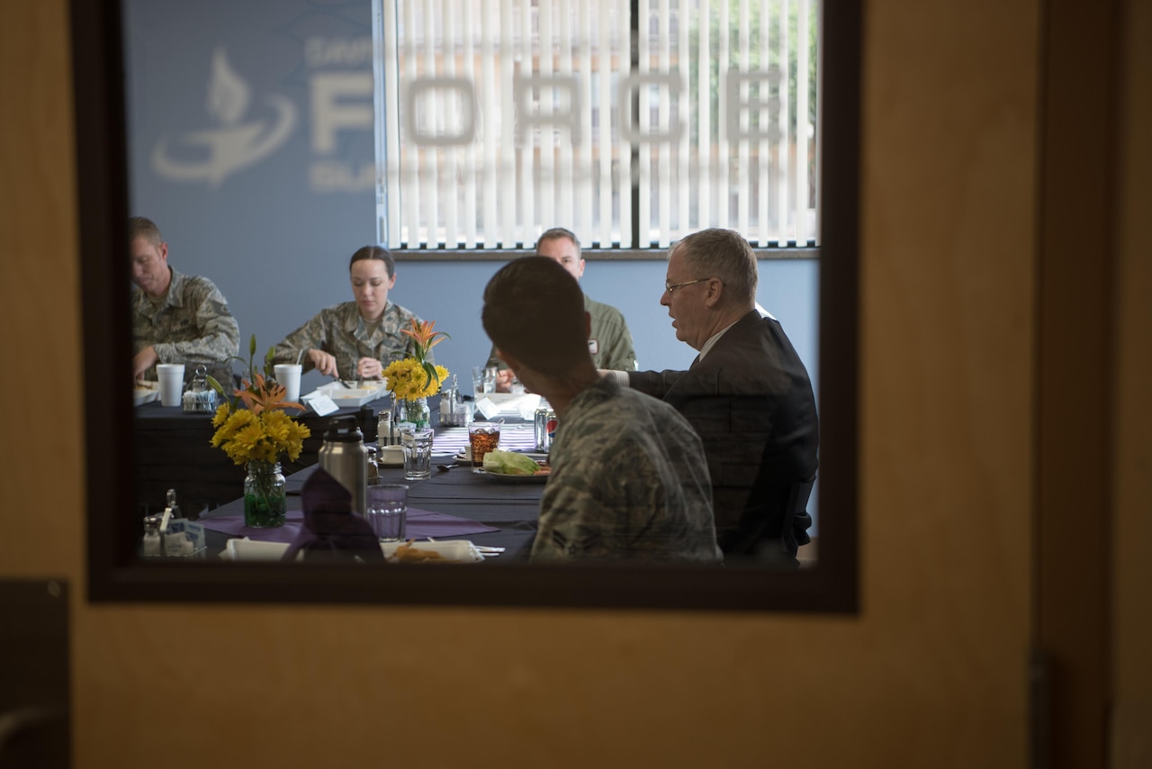 Deputy Defense Secretary Bob Work speaks with Air Force officers and enlisted personnel during a lunch at the dining hall at Davis-Monthan Air Force Base in Tucson, Ariz., Dec. 2, 2016. DoD photo by Army Sgt. Amber I. Smith