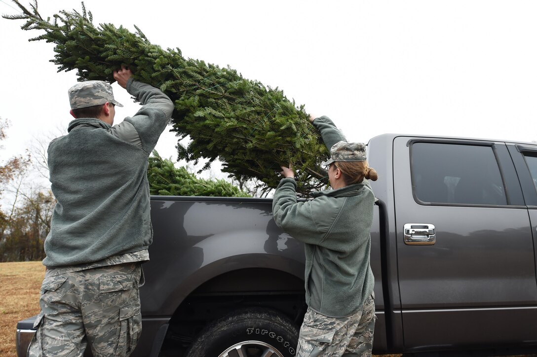U.S. Air Force Senior Airman Tyler Shambaugh and Airman 1st Class Jenny Bazemore, 363rd Intelligence Support Squadron cyber systems technicians, load their trees during Christmas SPIRIT Foundation’s Trees for Troops program at Joint Base Langley-Eustis, Va., Dec. 5, 2016. Trees for Troops is run by the Christmas Spirit Foundation, which aims to advance the Christmas spirit through programs and activities. (U.S. Air Force photo by Staff Sgt. Natasha Stannard)