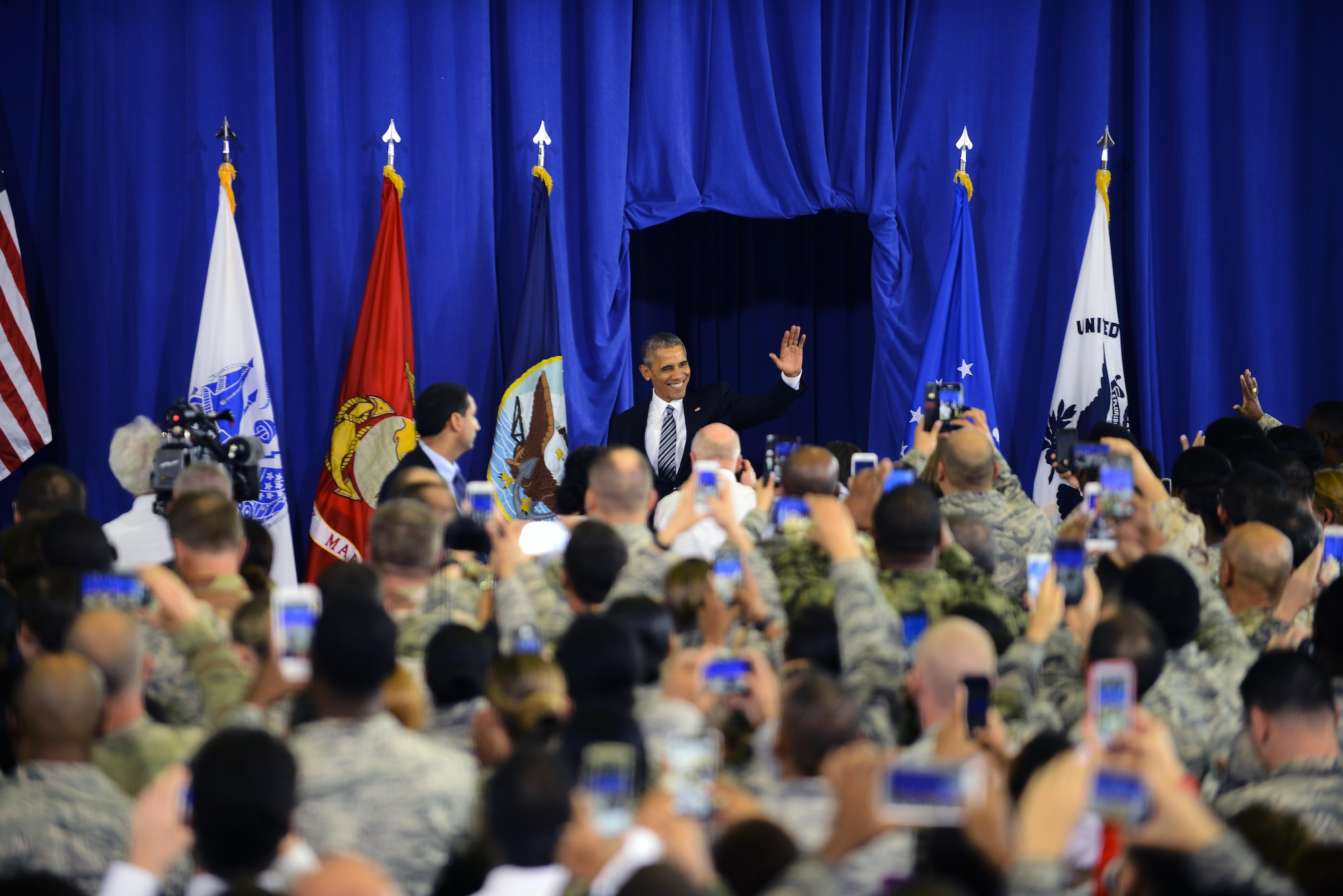 President Barack Obama greets Team MacDill as he makes his entrance prior to speaking at MacDill Air Force Base, Fla. Dec. 6, 2016. More than 2,500 personnel gathered in Hangar 1 to listen to the president’s final speech on national security. (U.S. Air Force photo by Staff Sgt. Melanie Hutto)