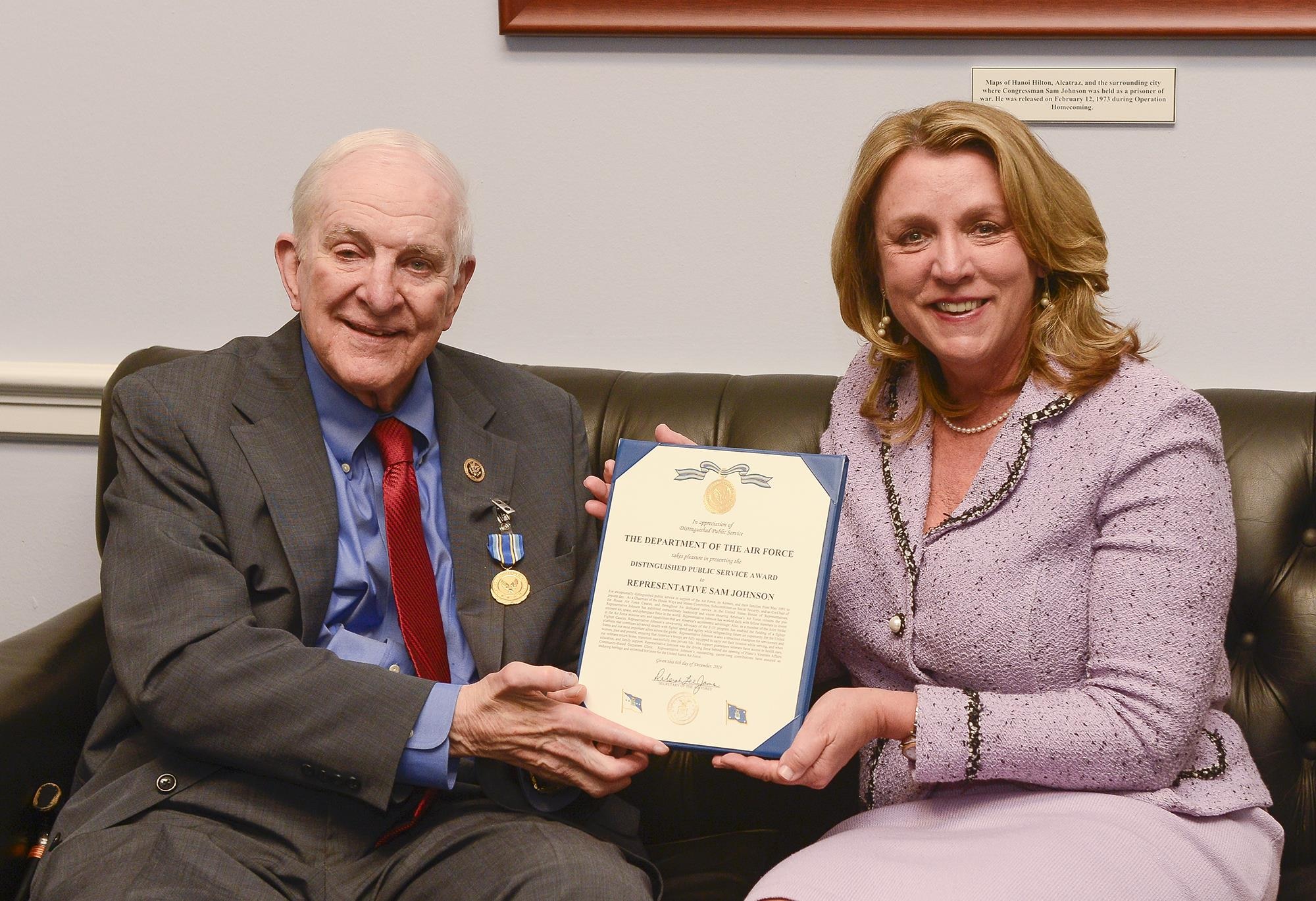 Air Force Secretary Deborah Lee James presents the Distinguished Public Service Award to U.S. Rep. Sam Johnson (R-TX), in Washington, D.C. Dec 6, 2016. Johnson was the driving force behind opening Plano’s Veterans Affairs Community-Based Outpatient Clinic. (U.S. Air Force photo/Andy Morataya)